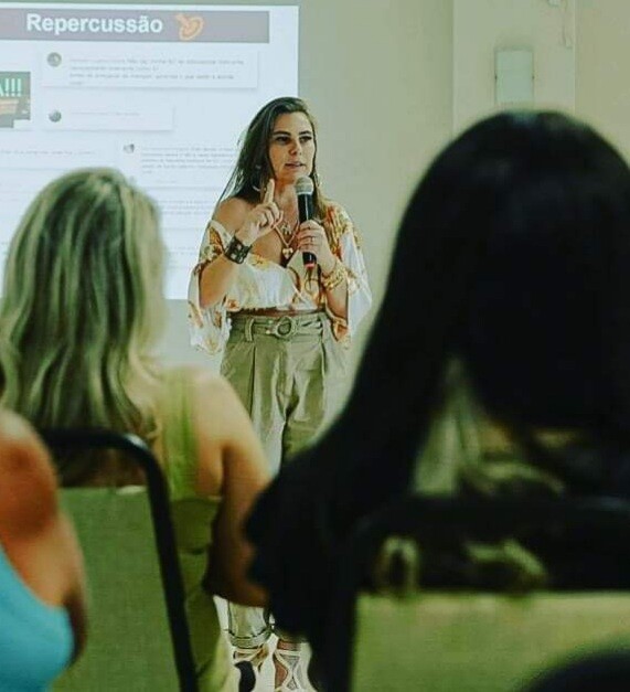 Deputada Paulinha palestra no evento Líder7 em Porto Belo