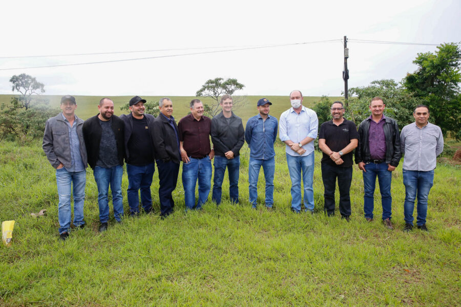 Com lideranças do município, no terreno que vai sediar a nova aduana de Dionísio Cerqueira