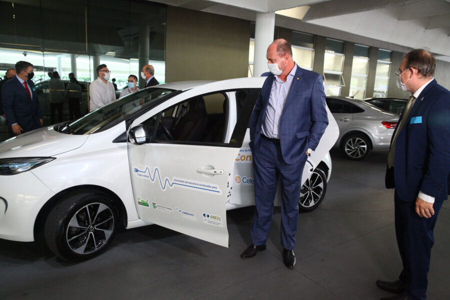 Carro Elétrico – Assinatura de Termo de Cooperação Técnica entre Ifisc e Alesc