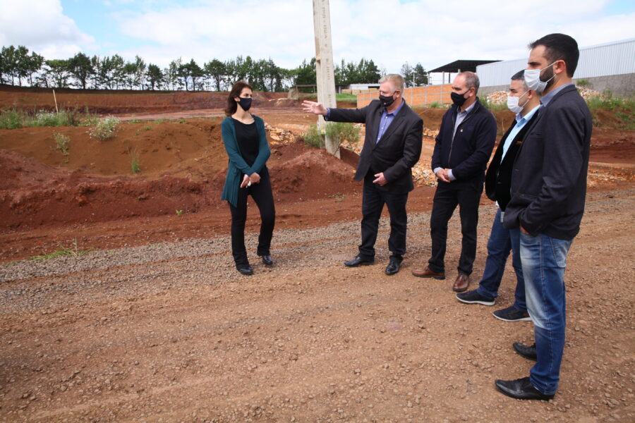 Berlanda visita obras do Parque Industrial José Righes com os quatro vereadores do PL de Curitibanos
