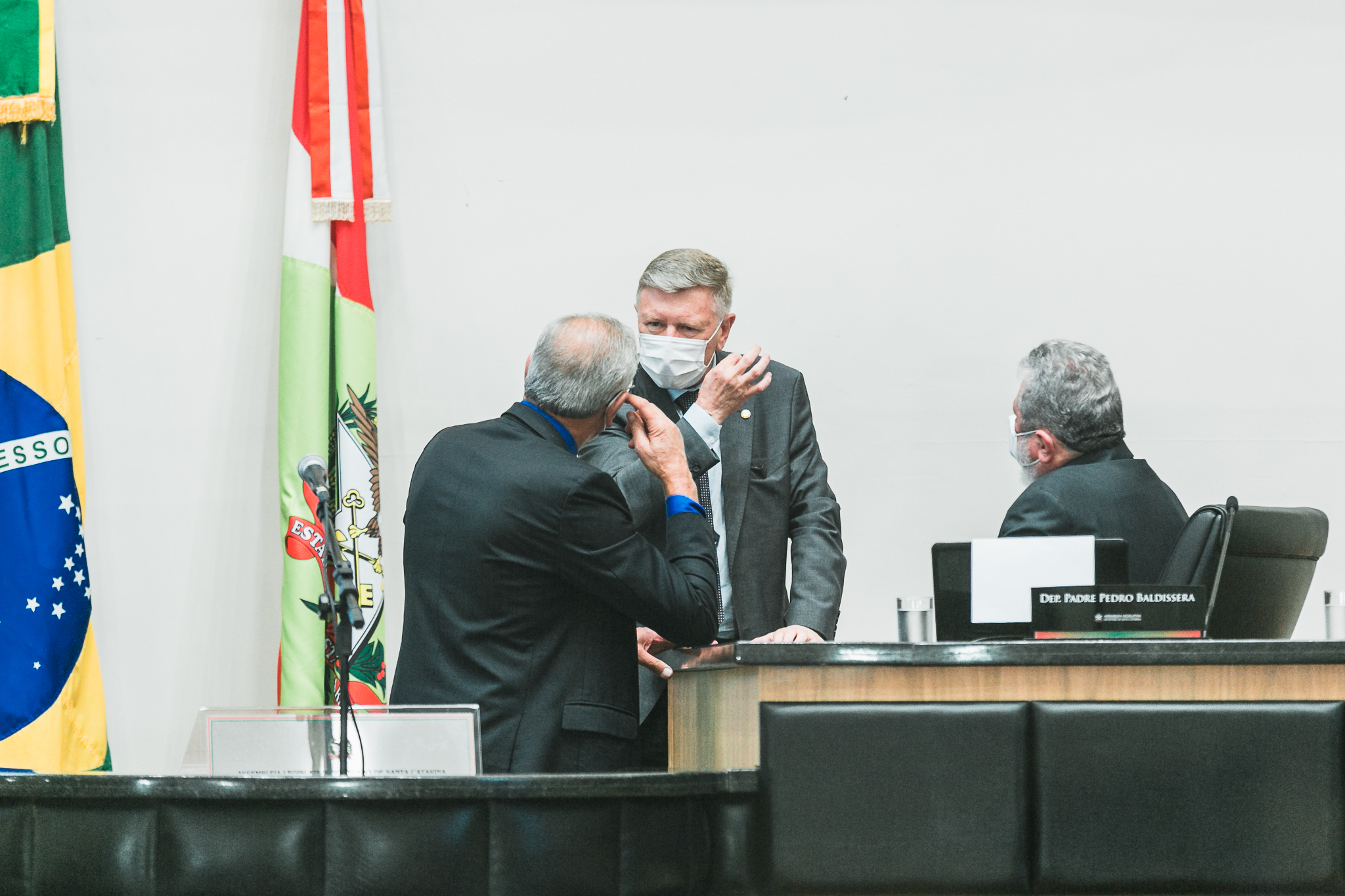 Deputado Milton Hobus (PSD) - Deputado Silvio Dreveck (PP) - Deputado Padre Pedro Baldisera (PT)
