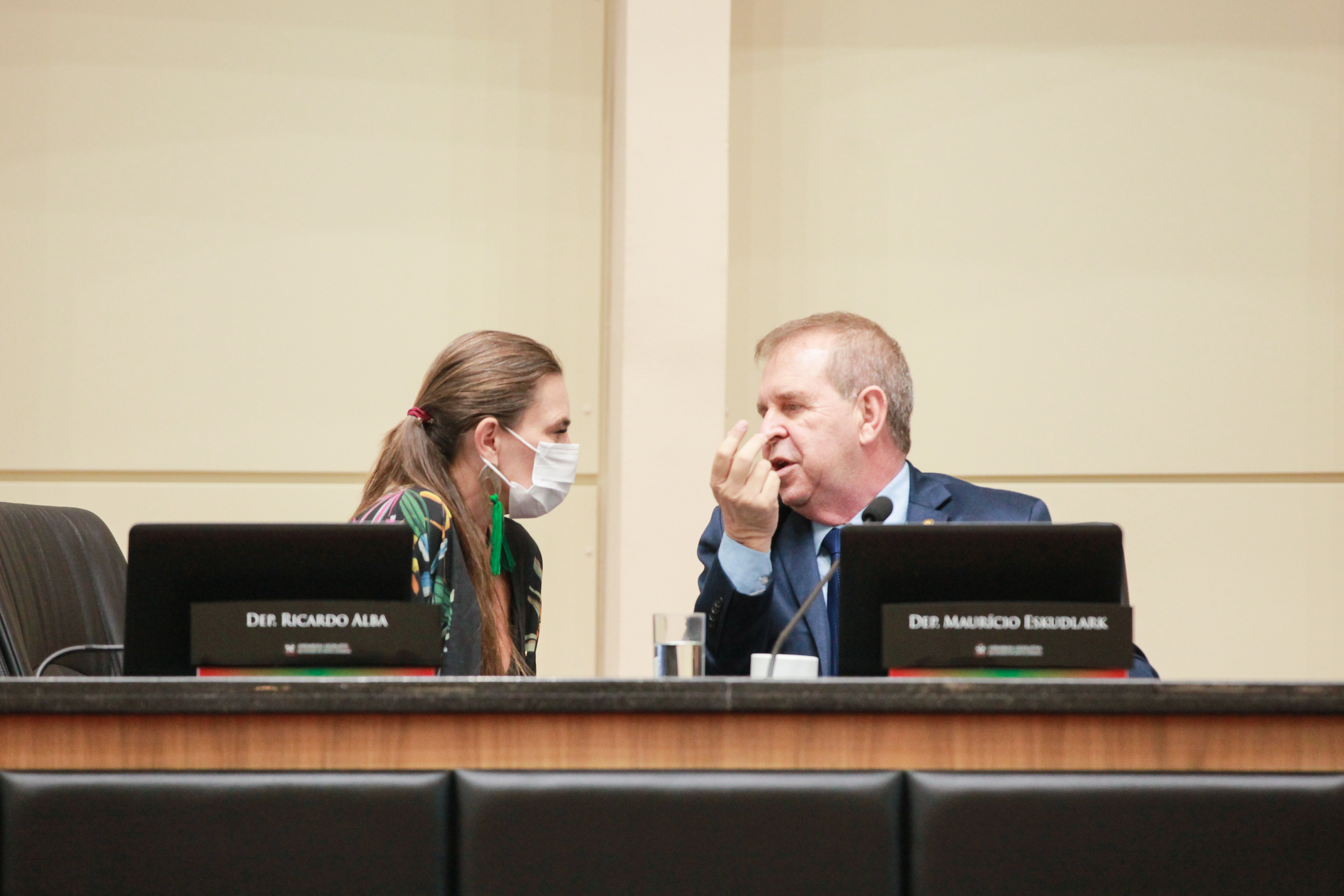 - Deputada Paulinha (Sem Partido)  - Deputado Maurício Eskudlark (PL)