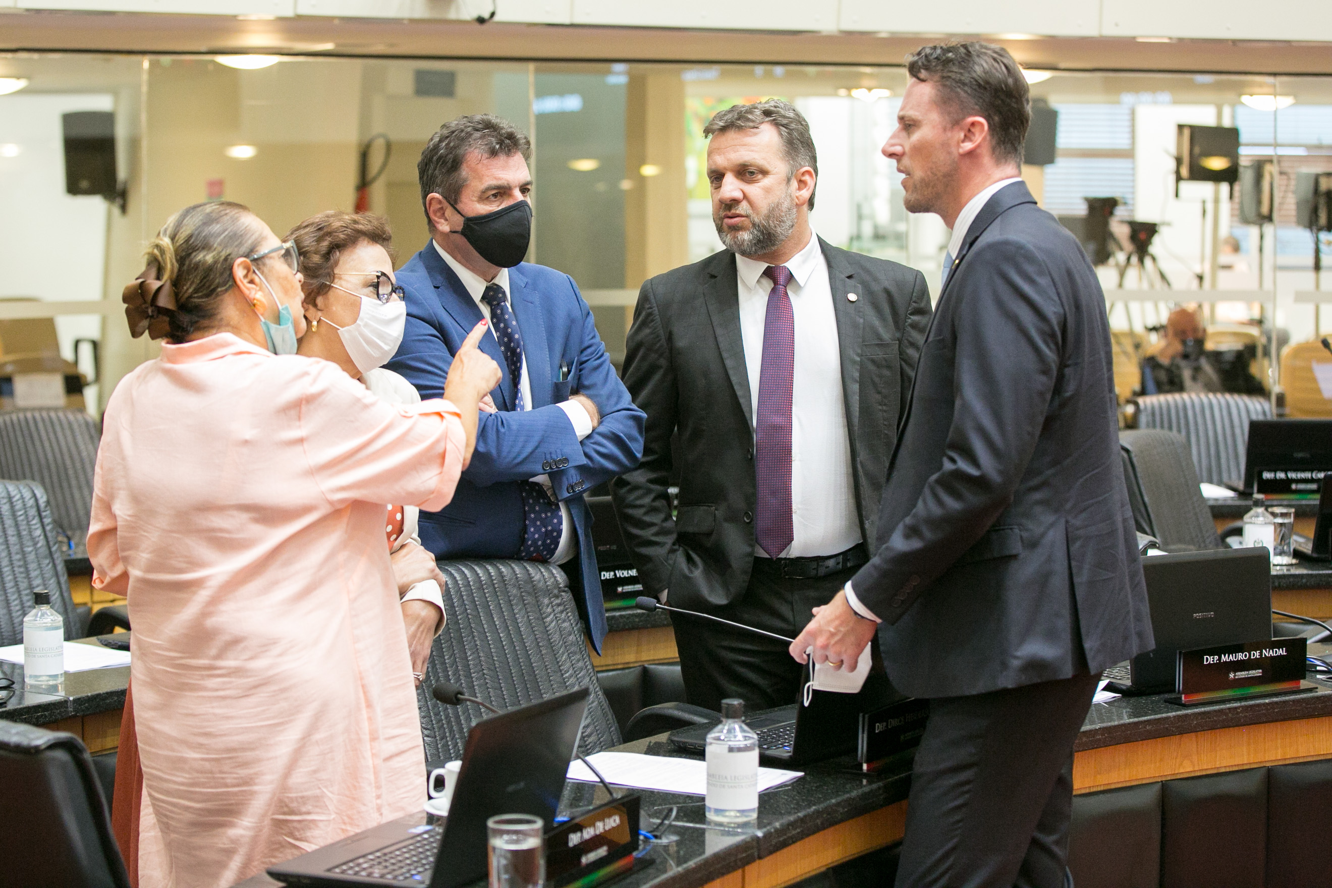 Deputada Ada De Luca (MDB), Deputada Dirce Heiderscheidt (MDB), Deputado Valdir Cobalchini (MDB), Deputado Jerry Comper (MDB) e Deputado Fernando Krelling (MDB)