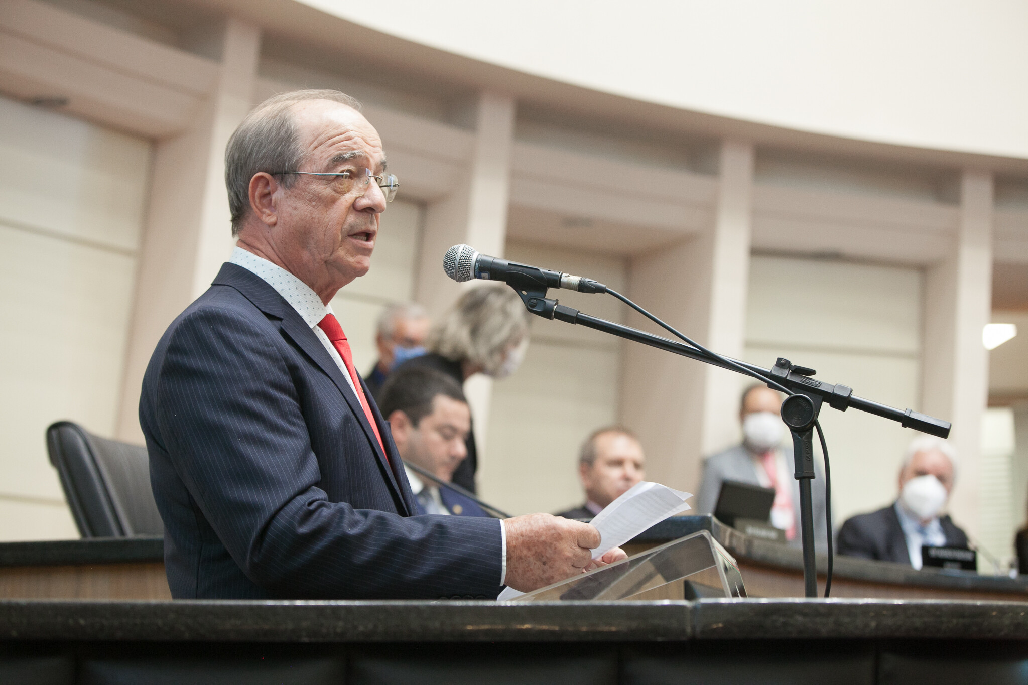 Celso Zuchi, ex-prefeito de Gaspar, toma posse na Assembleia