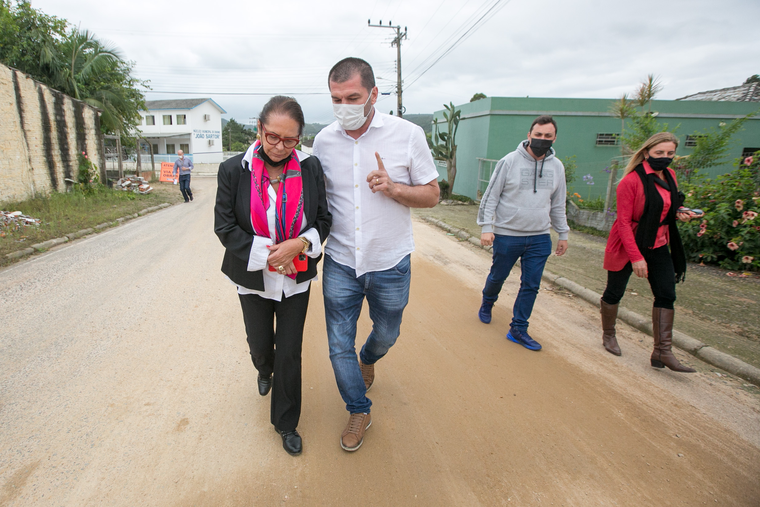 Deputada Ada De Luca (MDB) e prefeito de Treze de Maio, Jailso Bardini