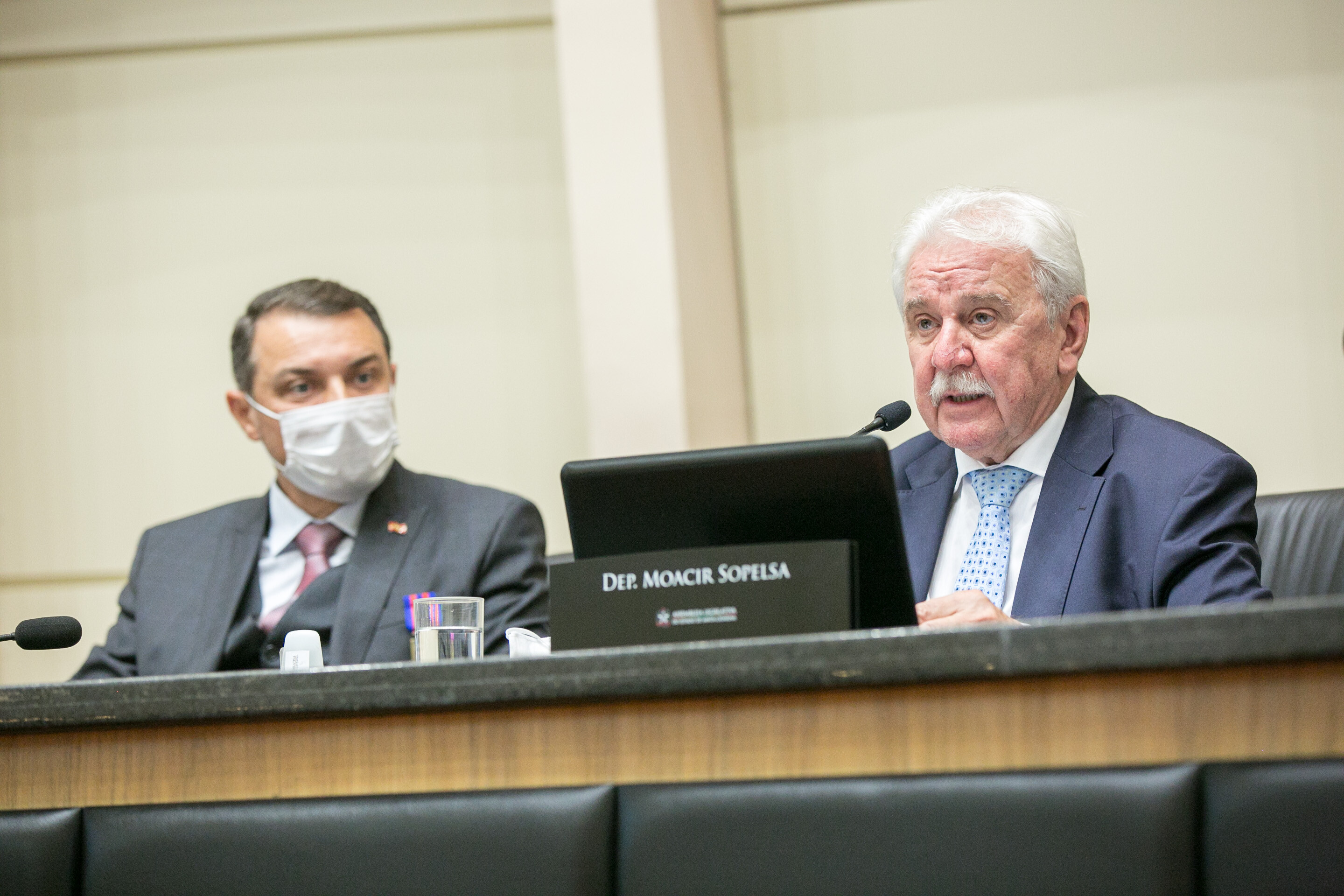 O presidente da Alesc, deputado Moacir Sopelsa, e o governador Carlos Moisés