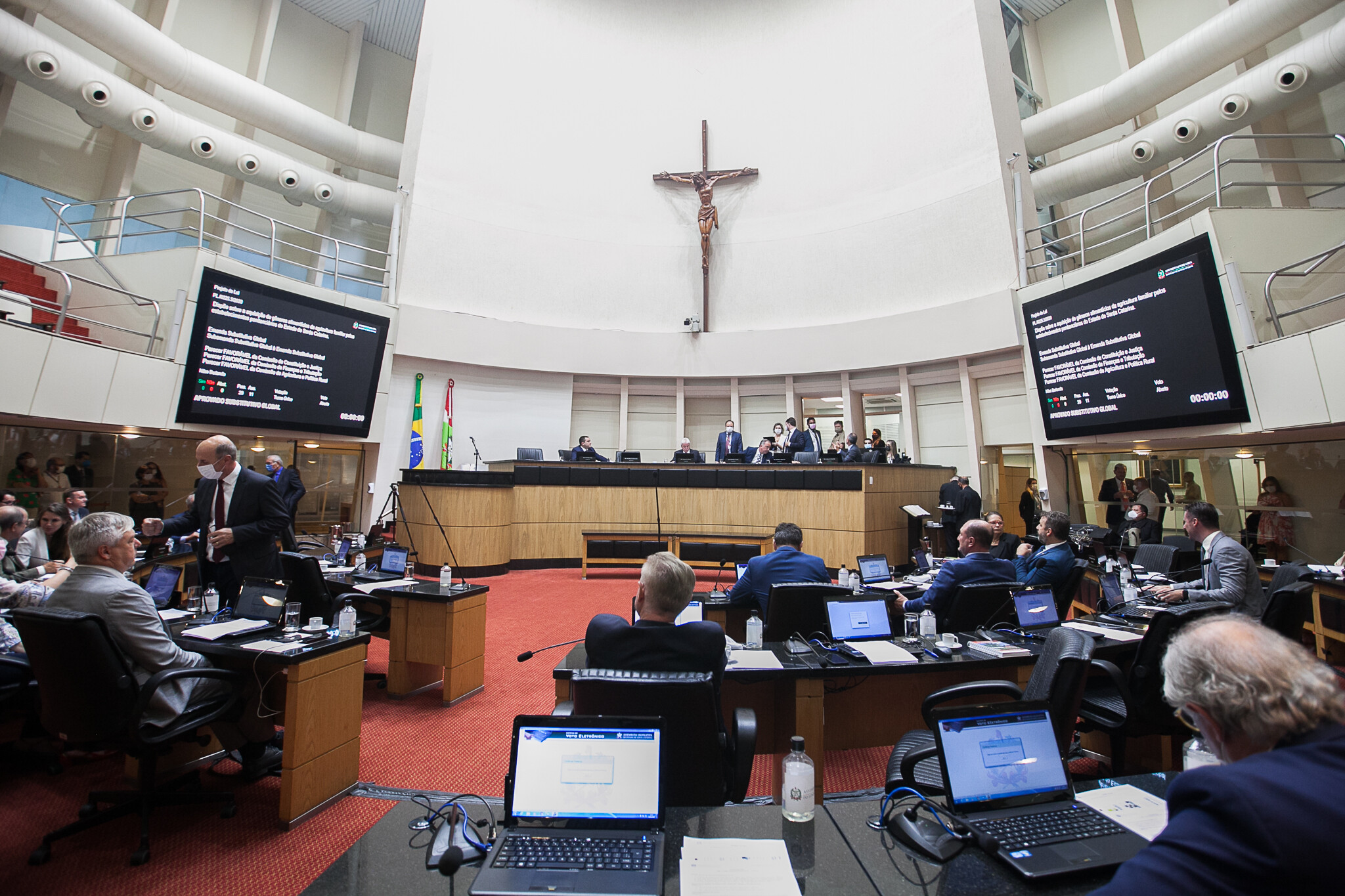 Saiba mais sobre o PL relativo à vacinação contra a Covid arquivado pela Alesc