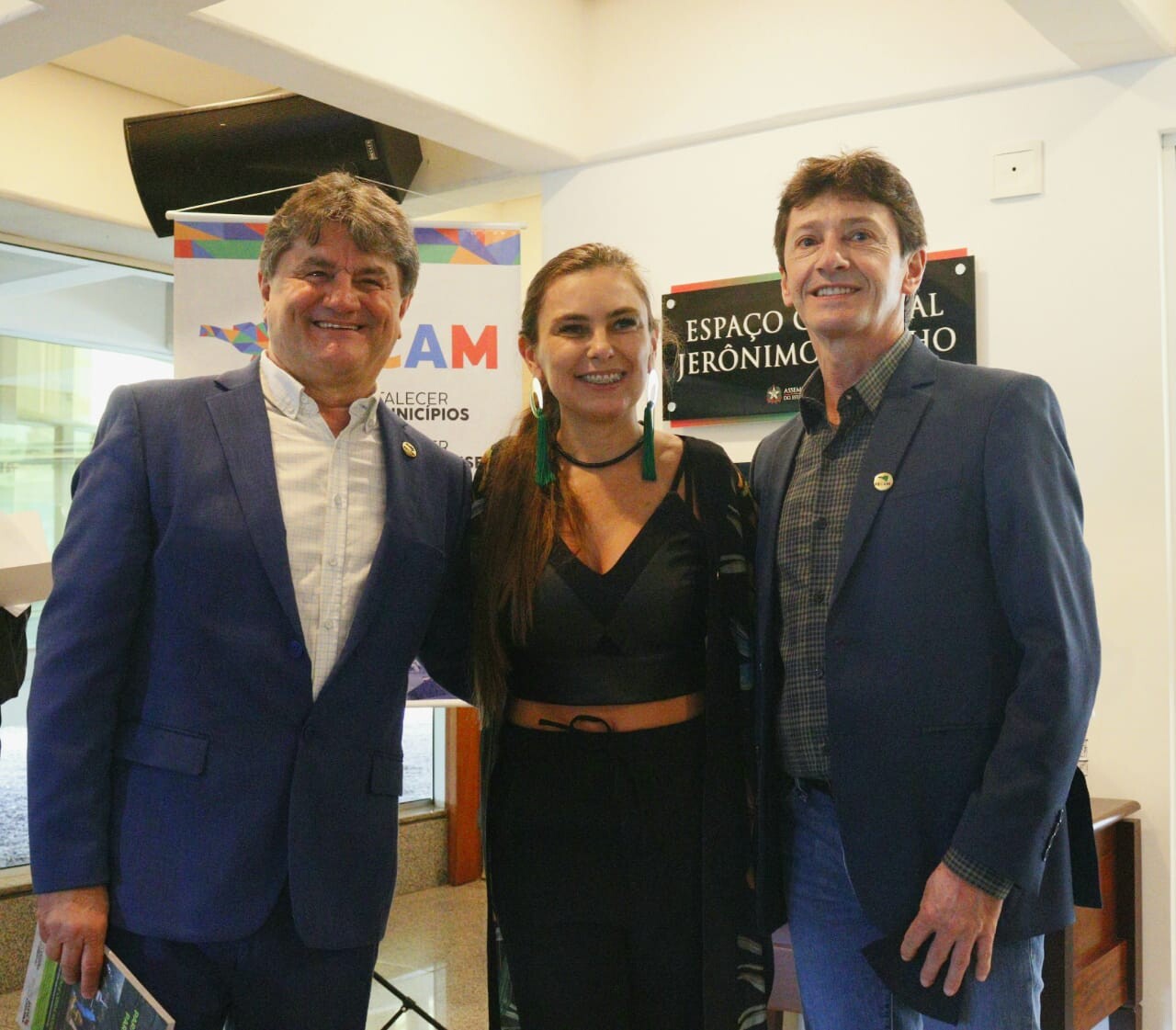 Paulinha prestigia posse da nova diretoria da Fecam