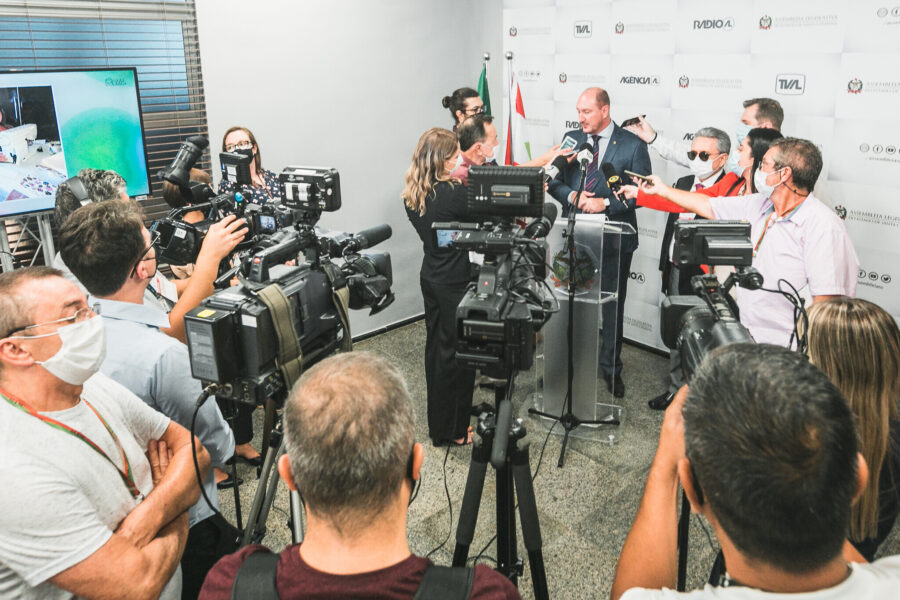 Coletiva do ex-presidente Mauro De Nadal