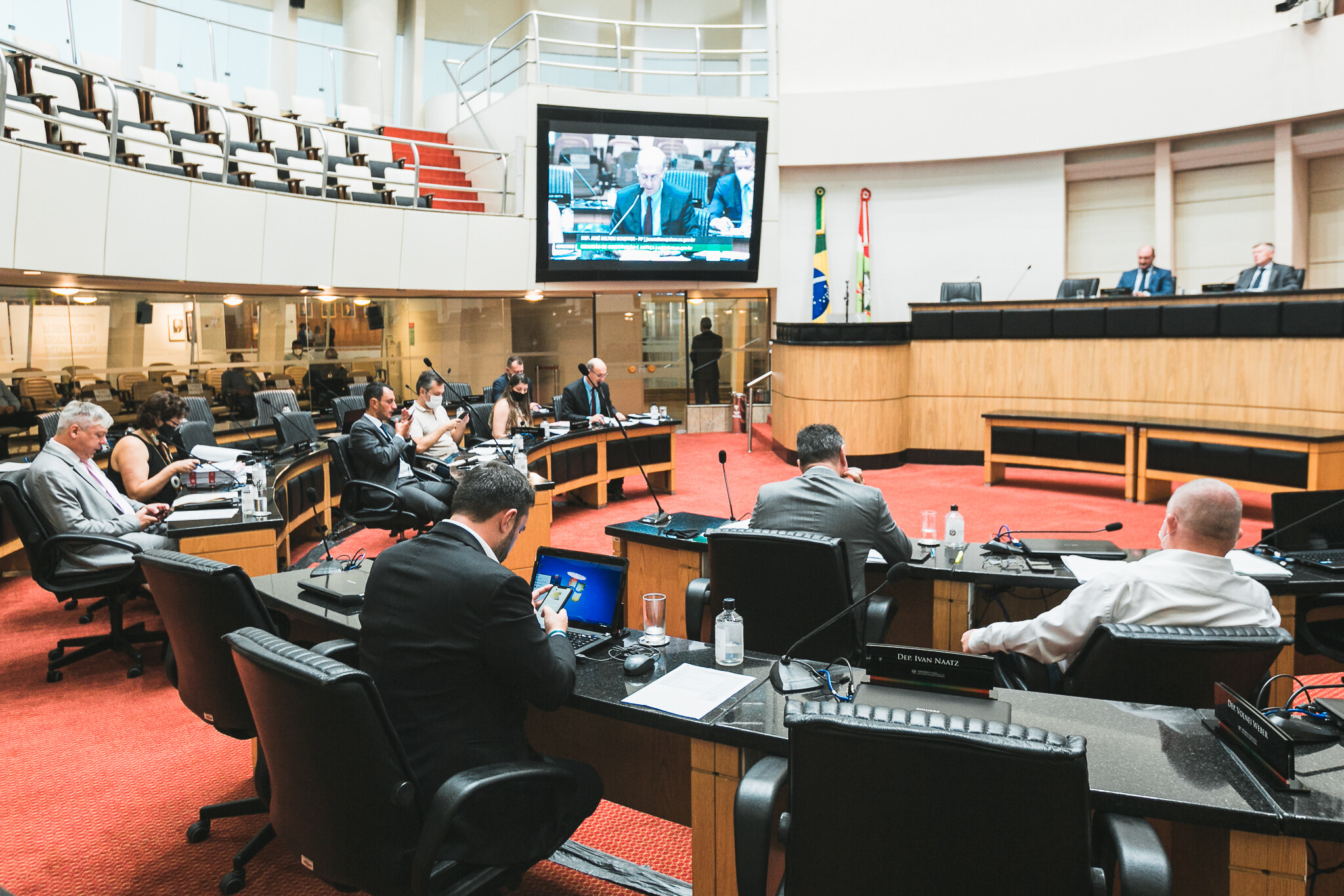 CCJ acata MP que trata da gratificação temporária aos profissionais da Saúde