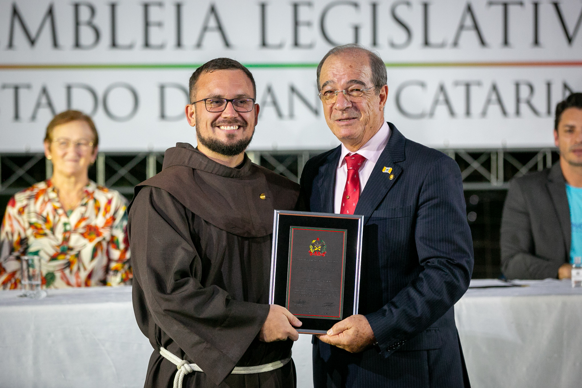Deputado Celso Zuchi (PT) e vigário da Paróquia São Pedro Apóstolo reverendo Frei Jhones Lucas Martins