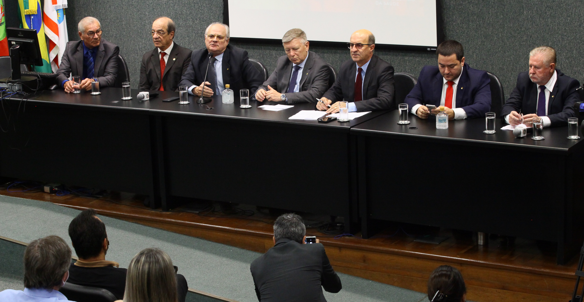Reunião de Instalação da Frente Parlamentar em Defesa da Saúde Catarinense