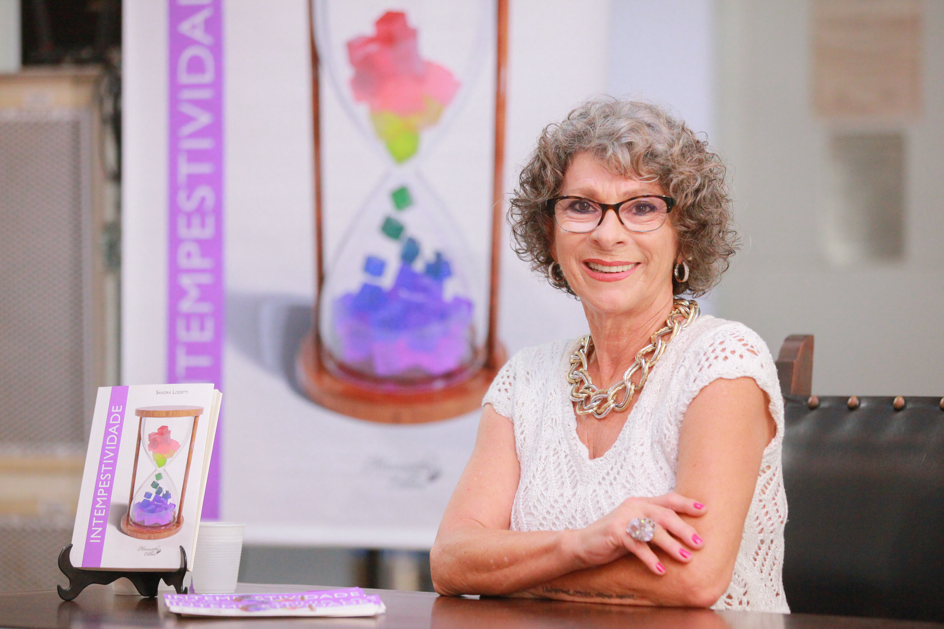 Escritora criciumense Sandra Lodetti lança o romance “Intempestividade”