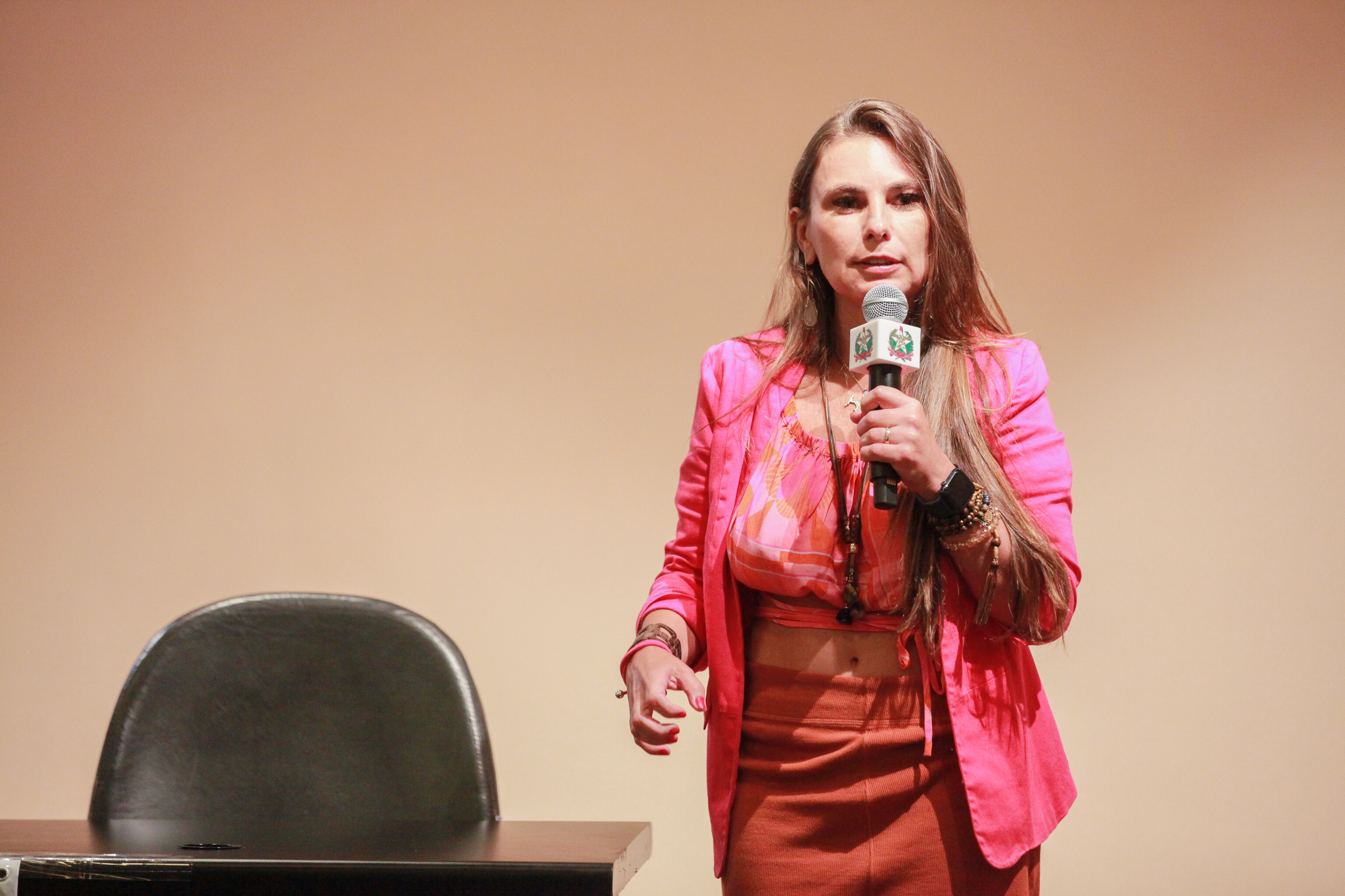 Deputada Paulinha, proponente do evento.