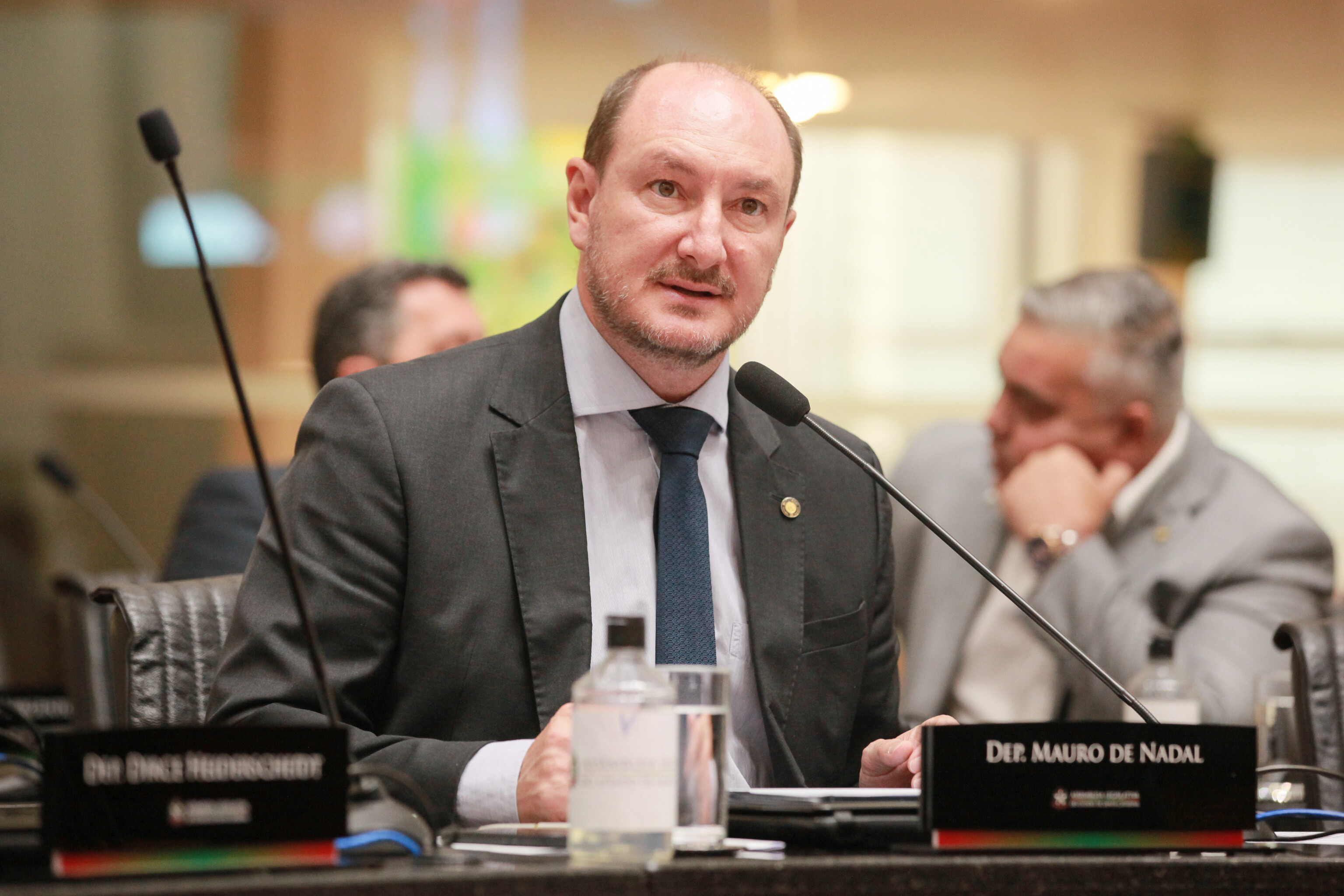 MPs sobre gratificação aos servidores da saúde recebem aval da CCJ
