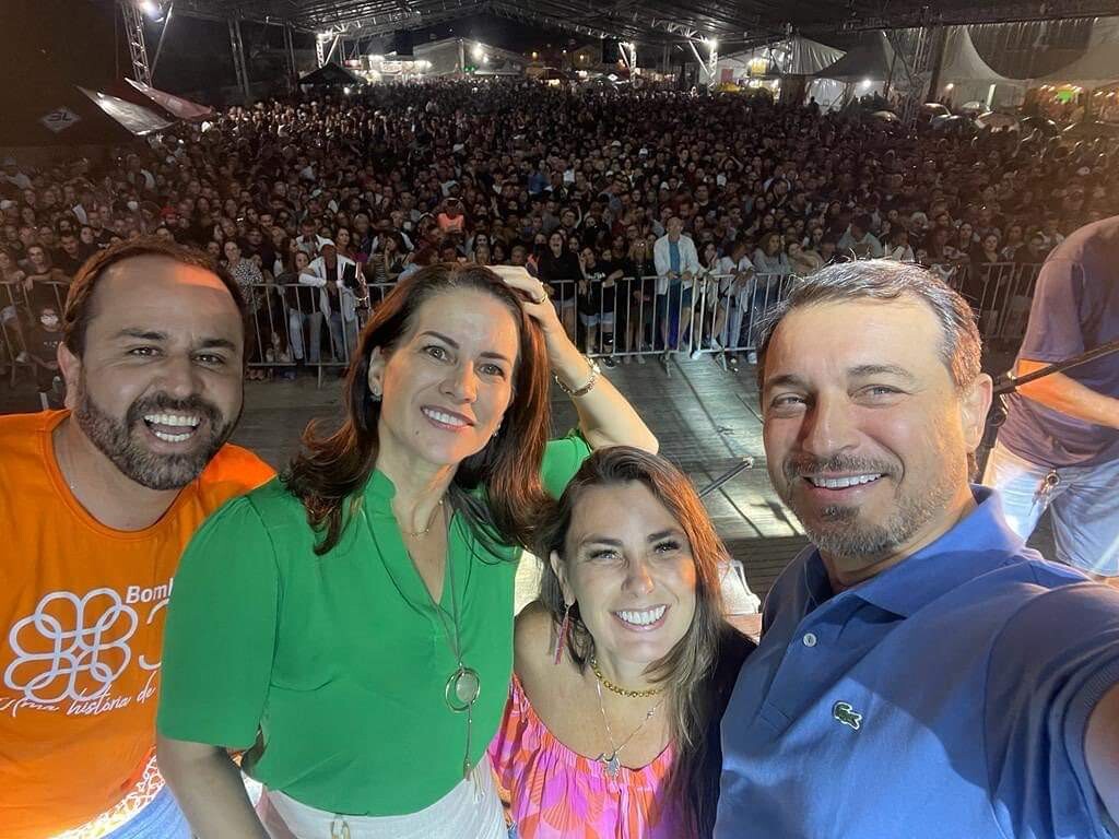 Público lota arena em Bombinhas para festejar os 30 anos do município