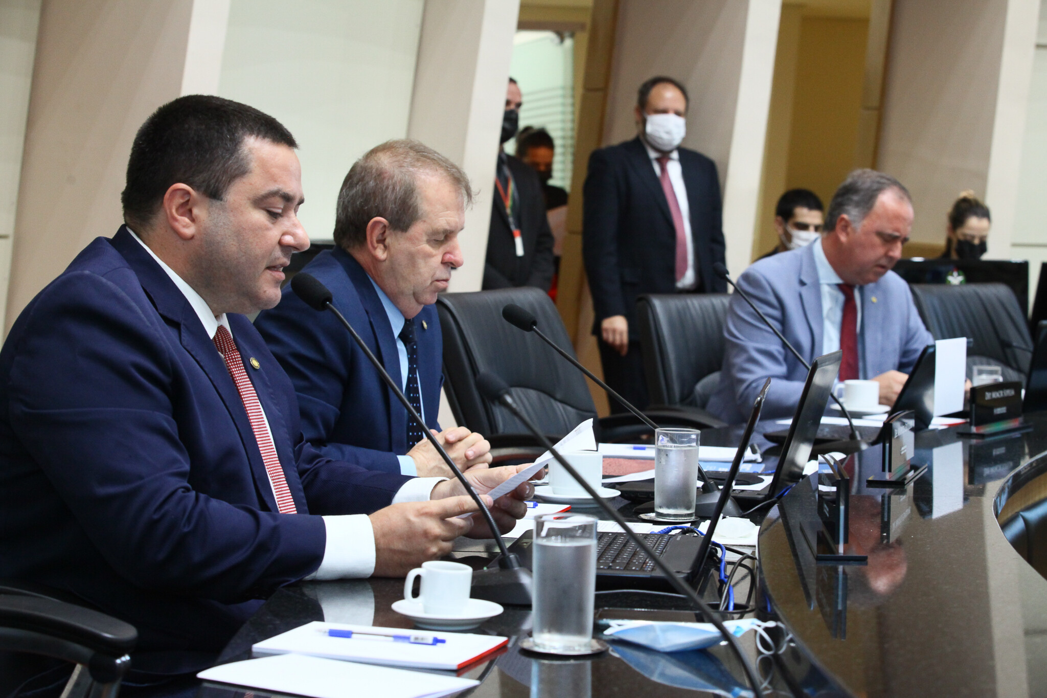 Deputados pedem flexibilização no uso de máscaras