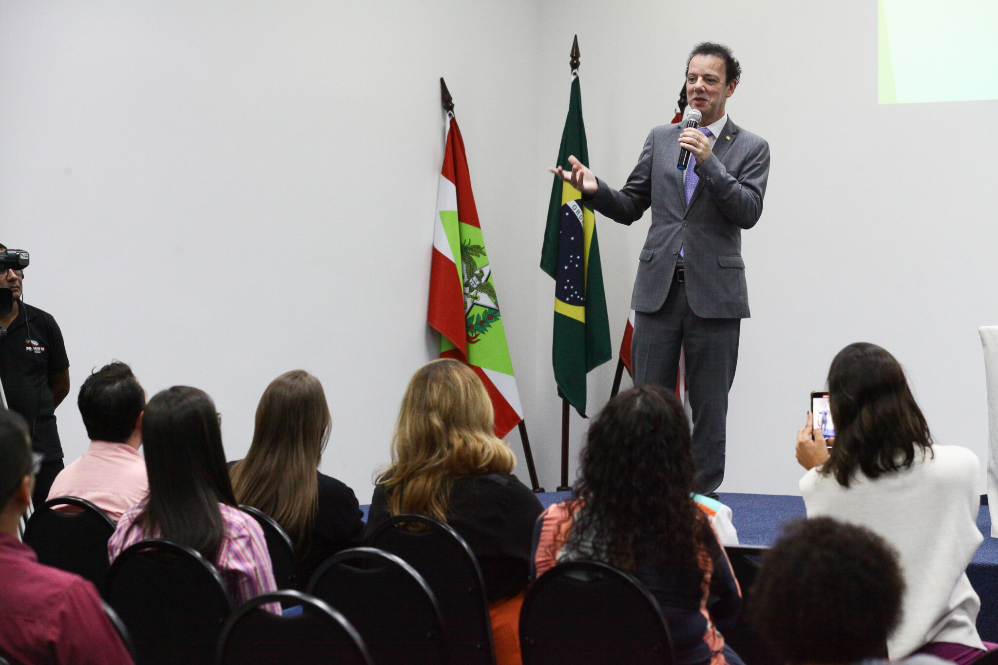 Blumenau debate  impactos das drogas e da violência contra a mulher
