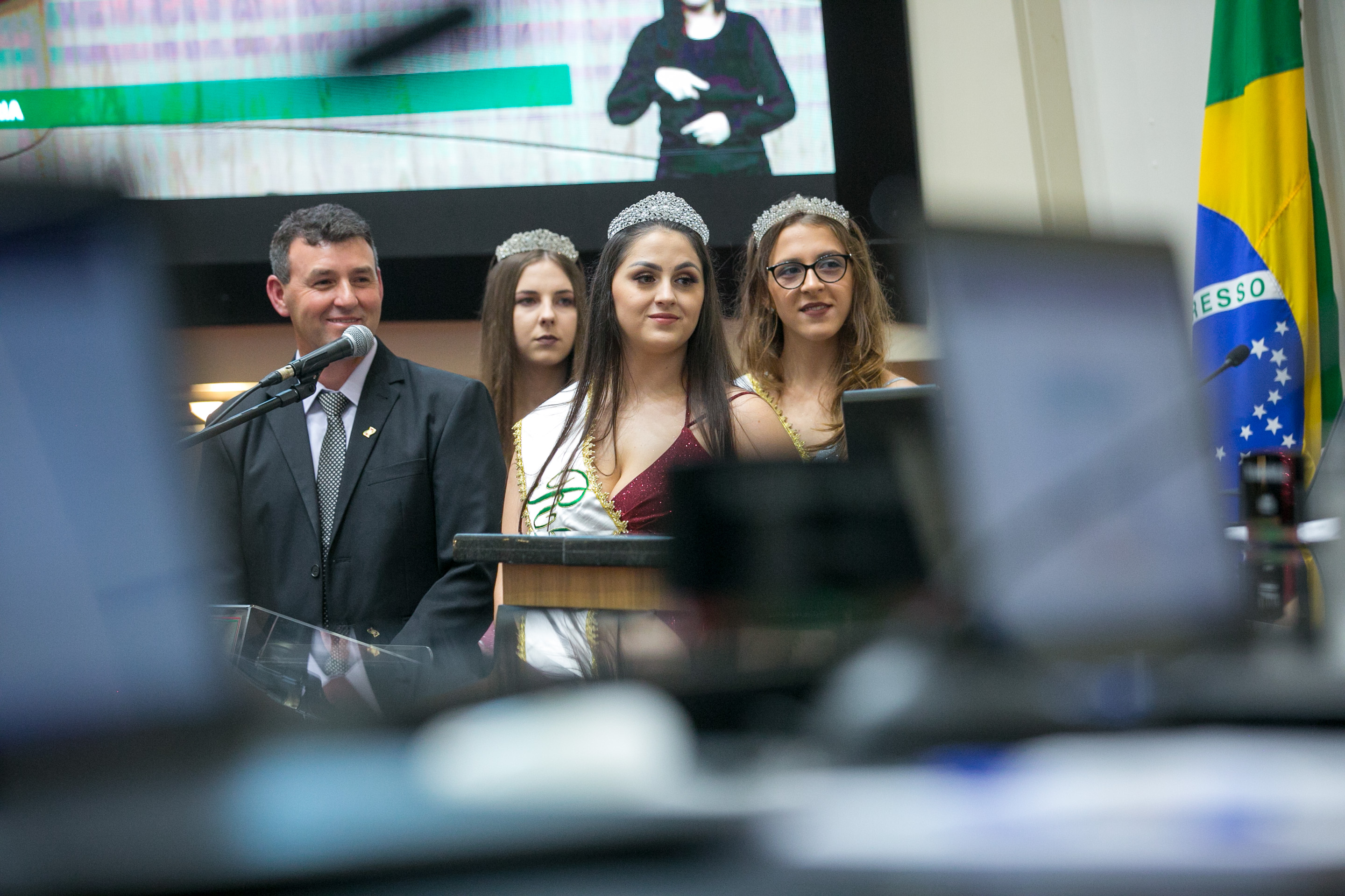 Prefeito de Abdon Batista, Jadir Luiz de Souza e realeza da 4ª Expo Abdon