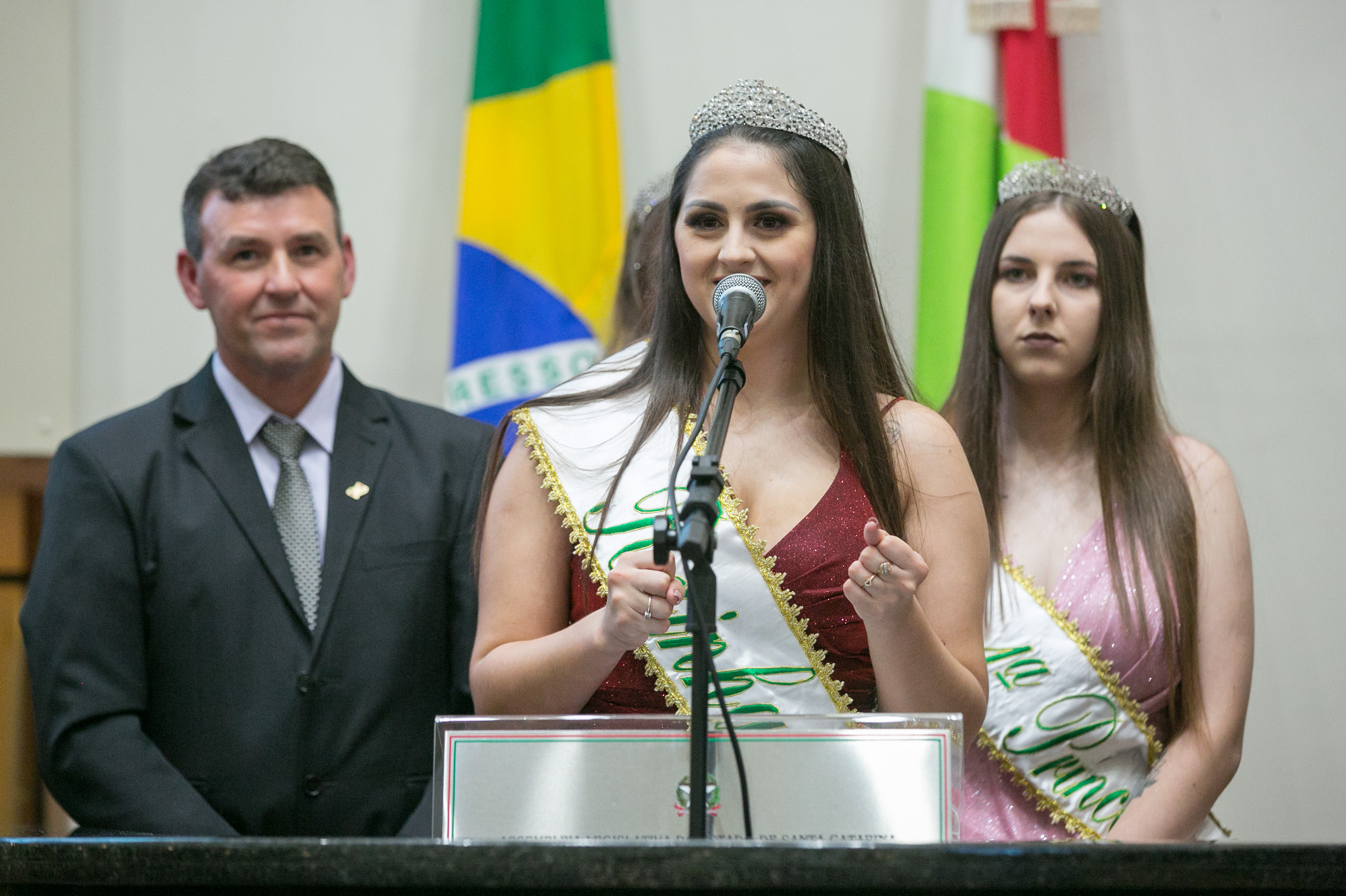 Prefeito de Abdon Batista, Jadir Luiz de Souza e realeza da 4ª Expo Abdon