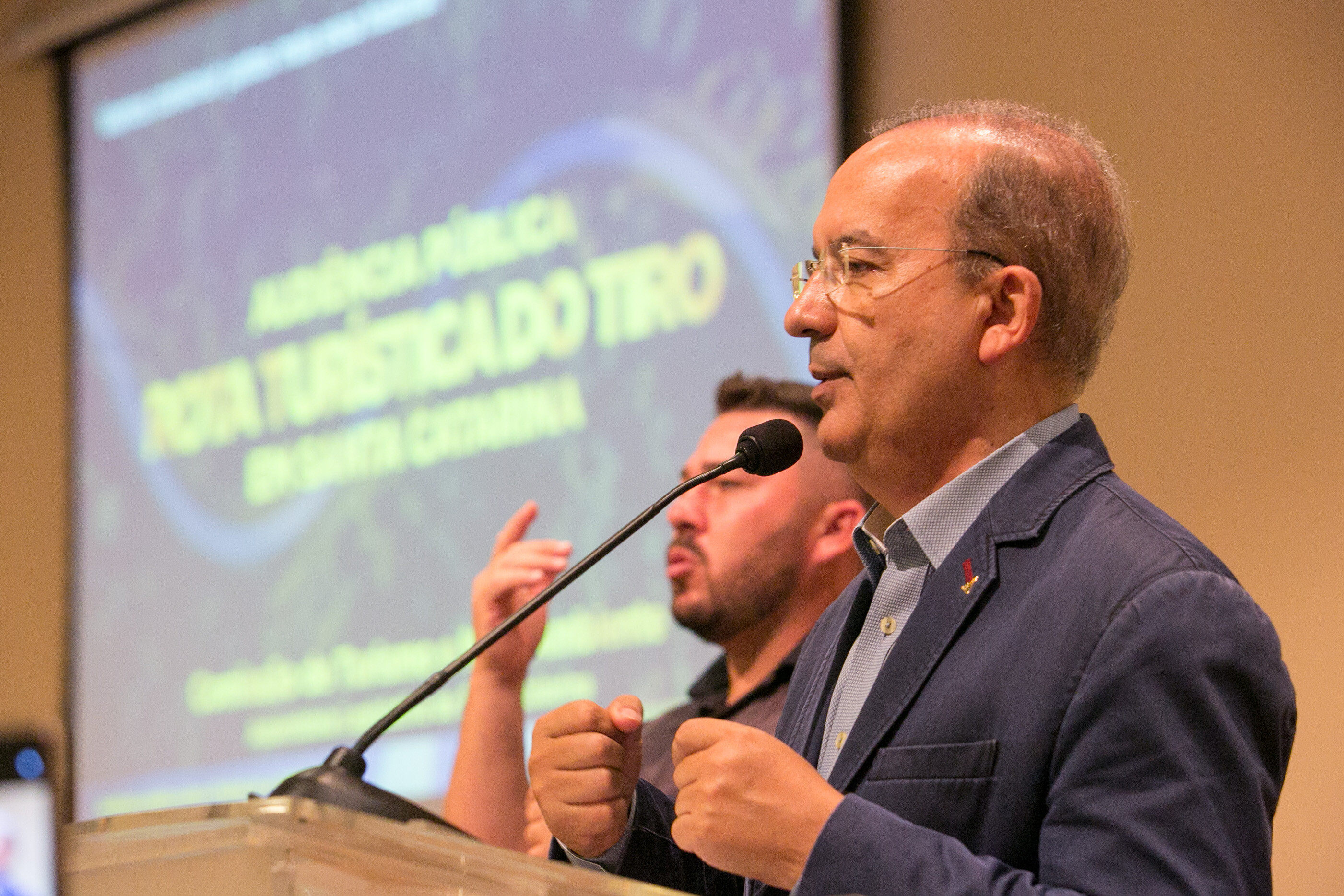 Senador Jorginho Mello.