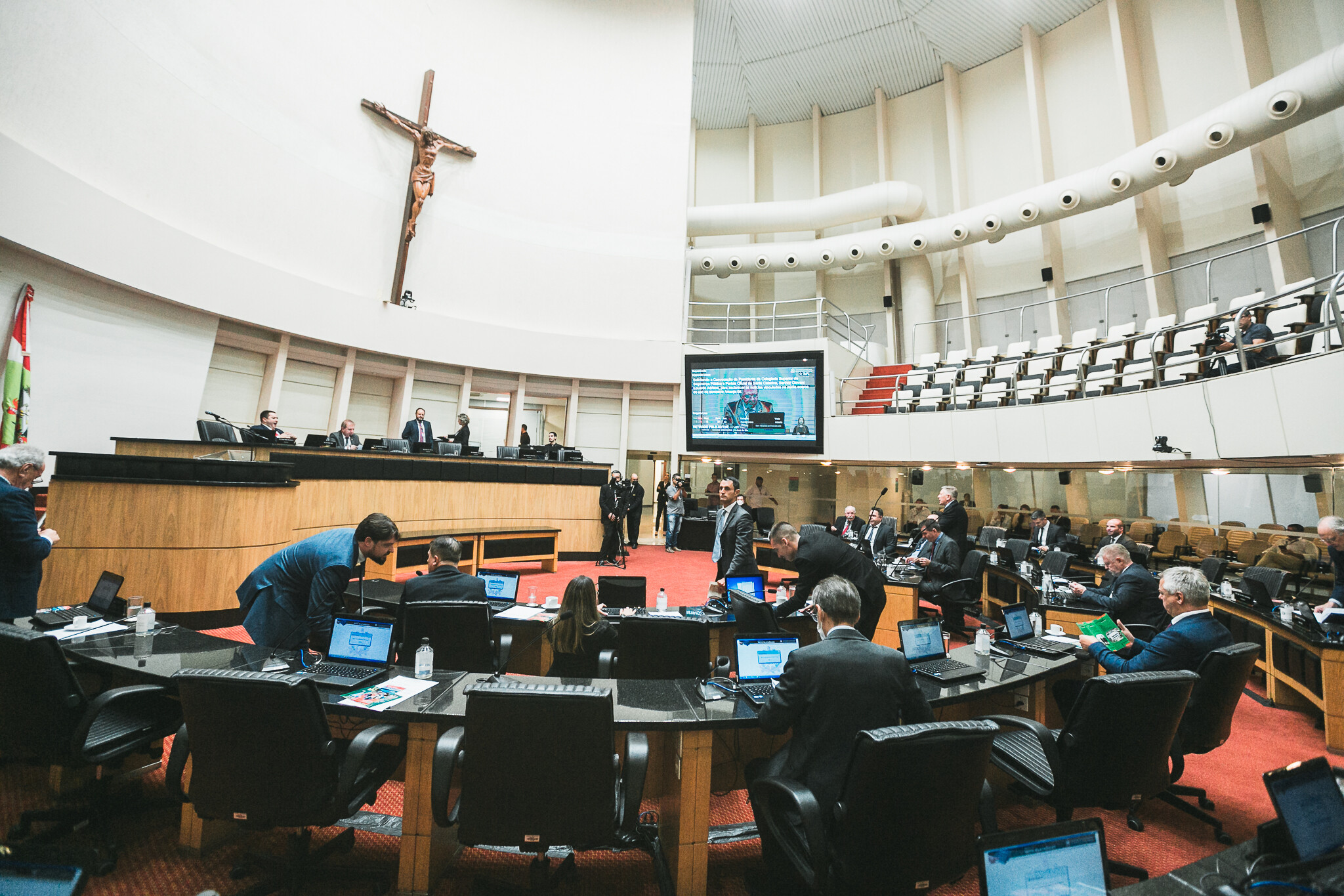 Lei do Mecenato em vigor e crítica aos impostos mobilizam sessão