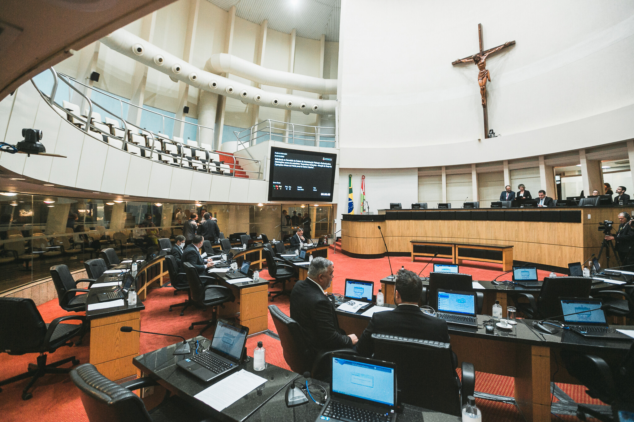 PL que reduz ICMS do leite, farinha, bares e restaurantes entra em tramitação