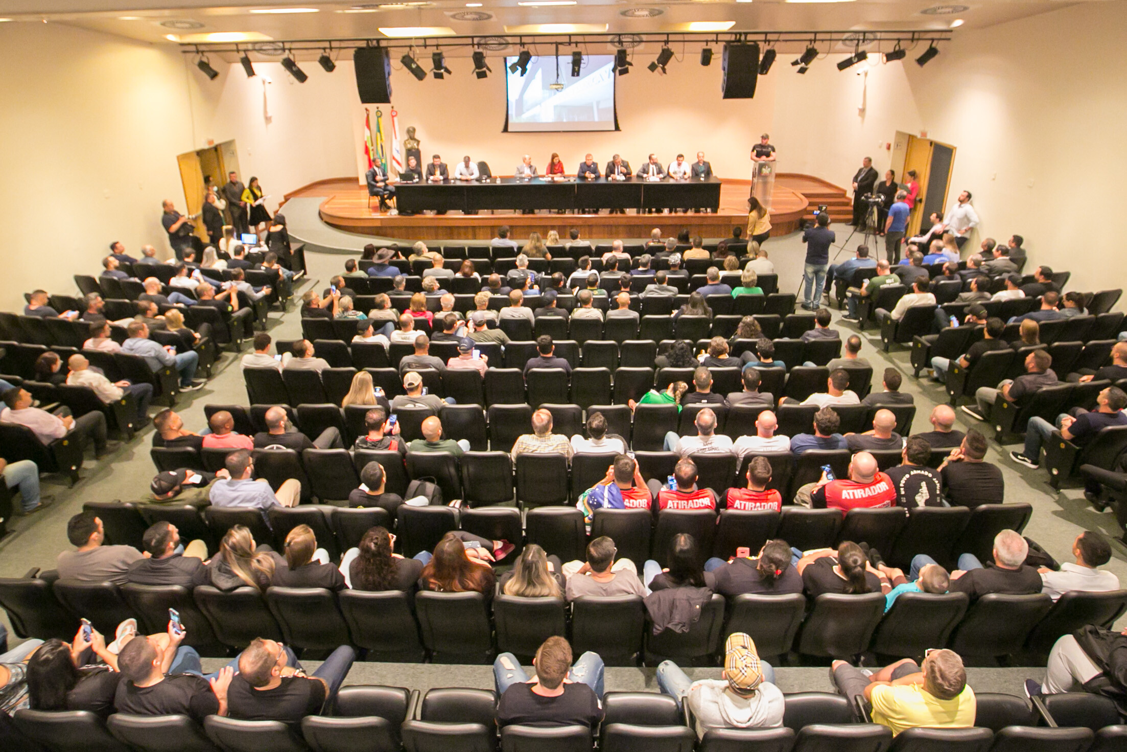 Público apoia porte de arma para atiradores, colecionadores e caçadores