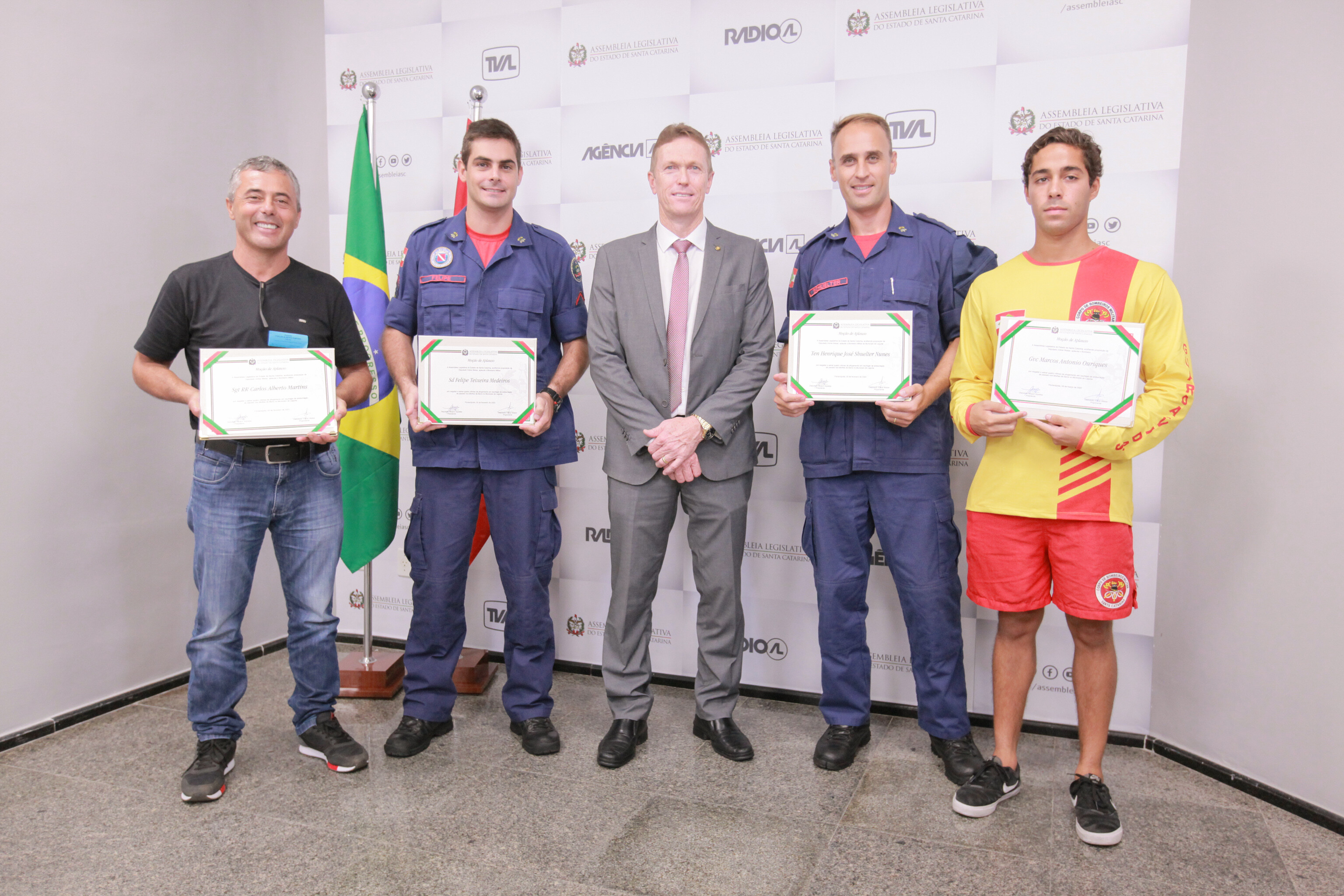 Bombeiros de Laguna recebem moção de aplauso