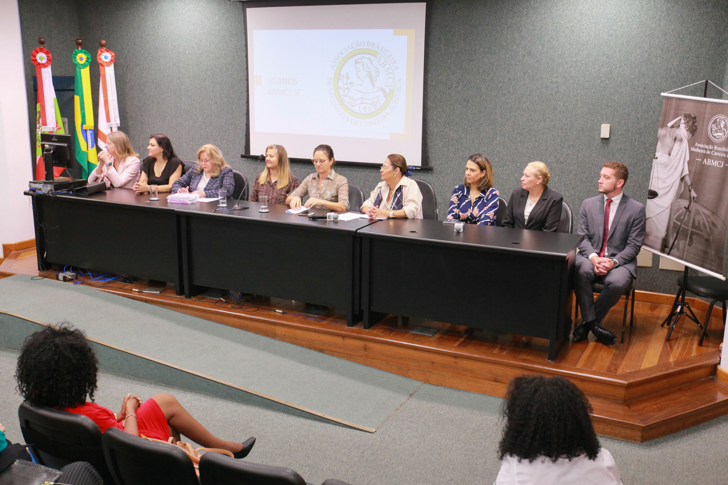 Alesc sedia evento em comemoração aos 30 anos da ABMCJ em SC