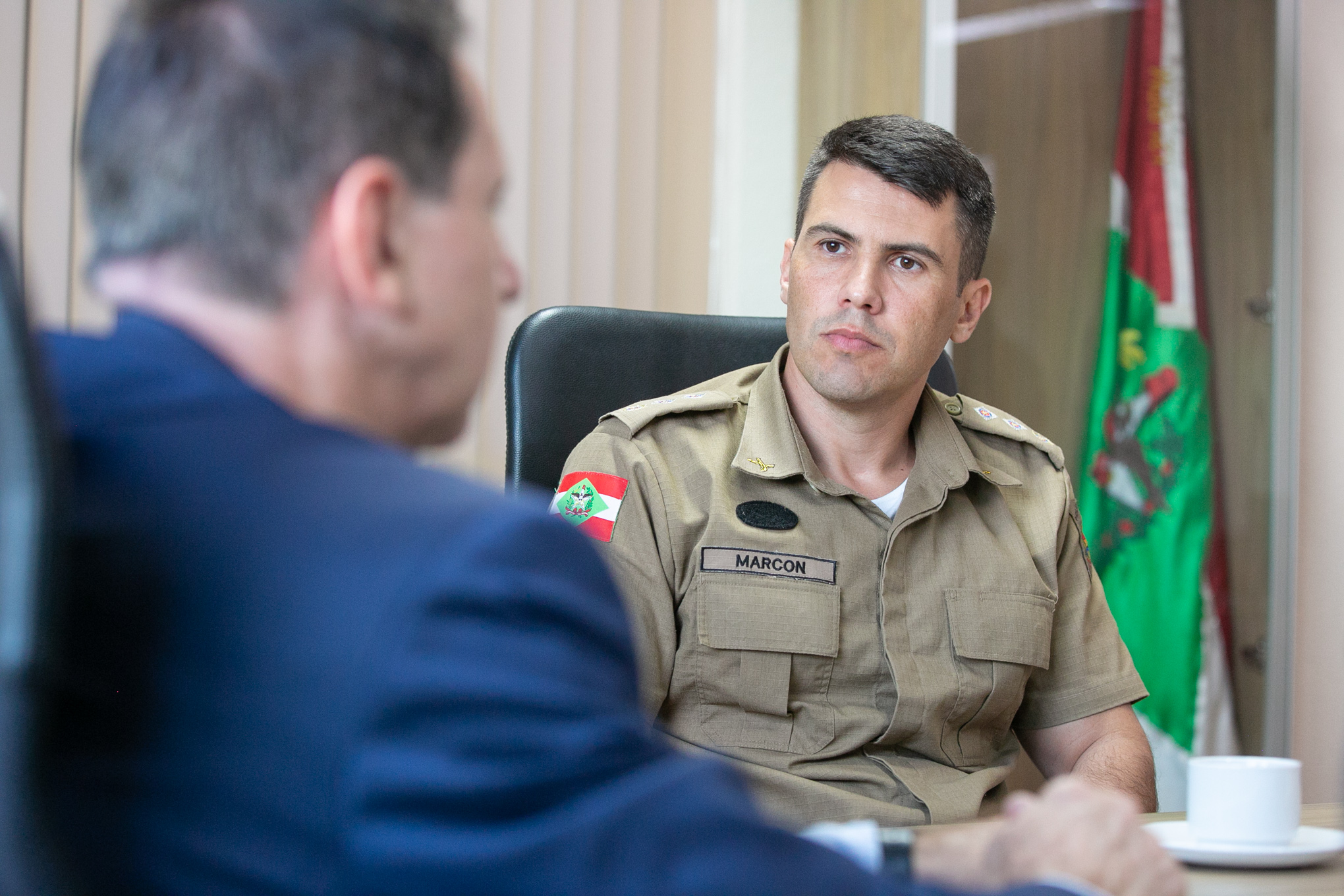 Deputado Coronel Mocellin (Republicanos) e subcomandante do 12º Batalhão, major Rafael “Marcon”