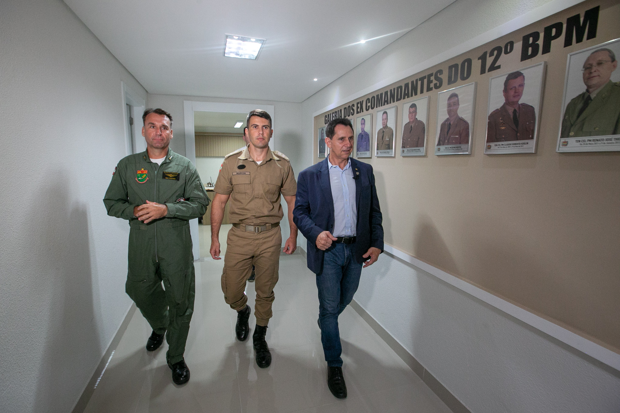 Deputado Coronel Mocellin (Republicanos), subcomandante do 12º Batalhão, major Rafael “Marcon” e subcomandante da 3ª Cia do Batalhão de Aviação da PM, Jean Carlos “Caetano”