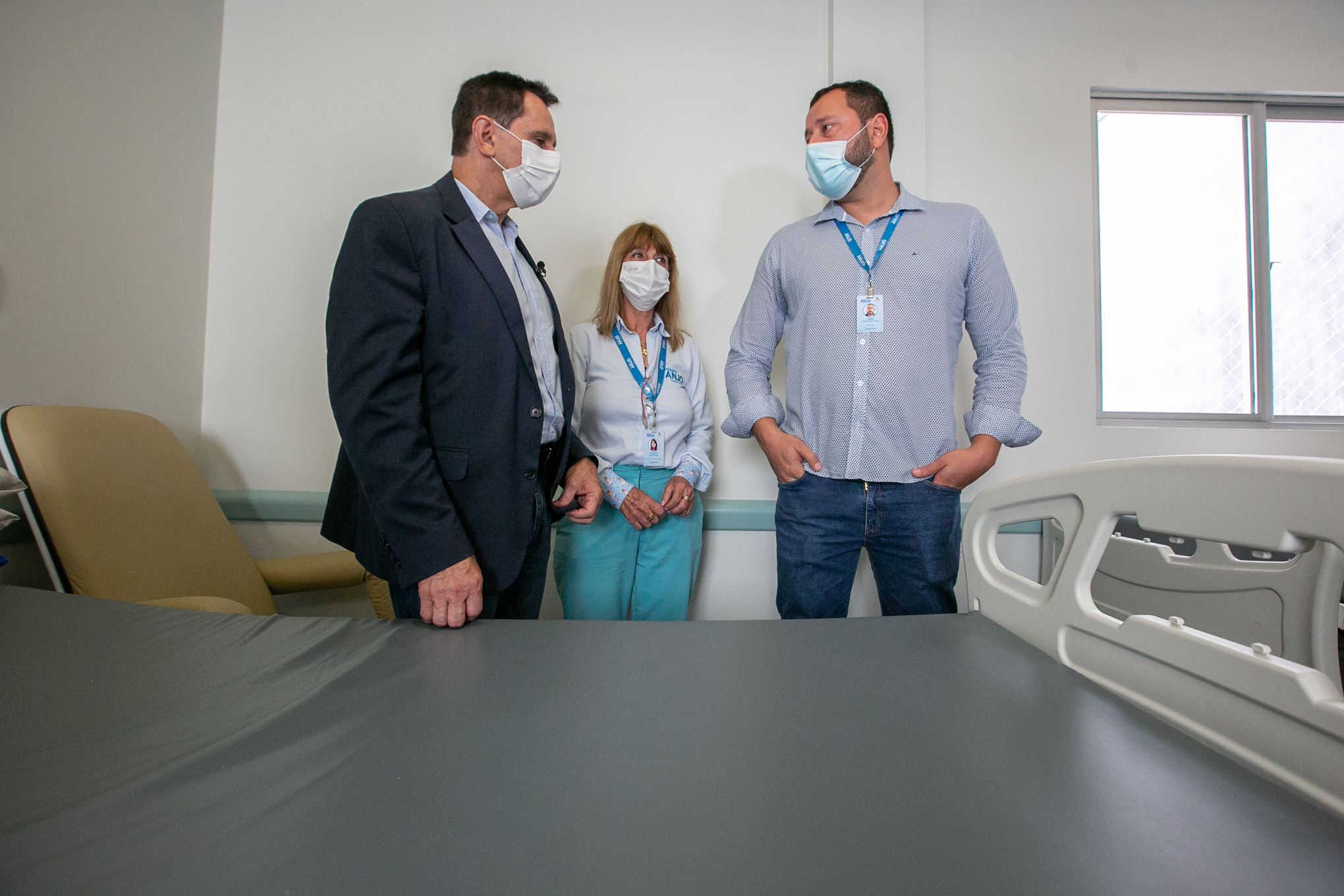 Deputado Coronel Mocellin (Republicanos), diretor geral do Hospital Pequeno Anjo, Fábio Oliveira e diretora do Centro de Desenvolvimento Institucional Jurema Gontarski