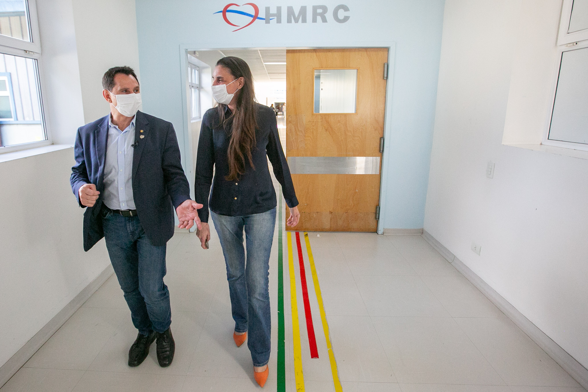 Deputado Coronel Mocellin (Republicanos) e diretora geral do Hospital Municipal Ruth Cardoso, Syntia Sorgato