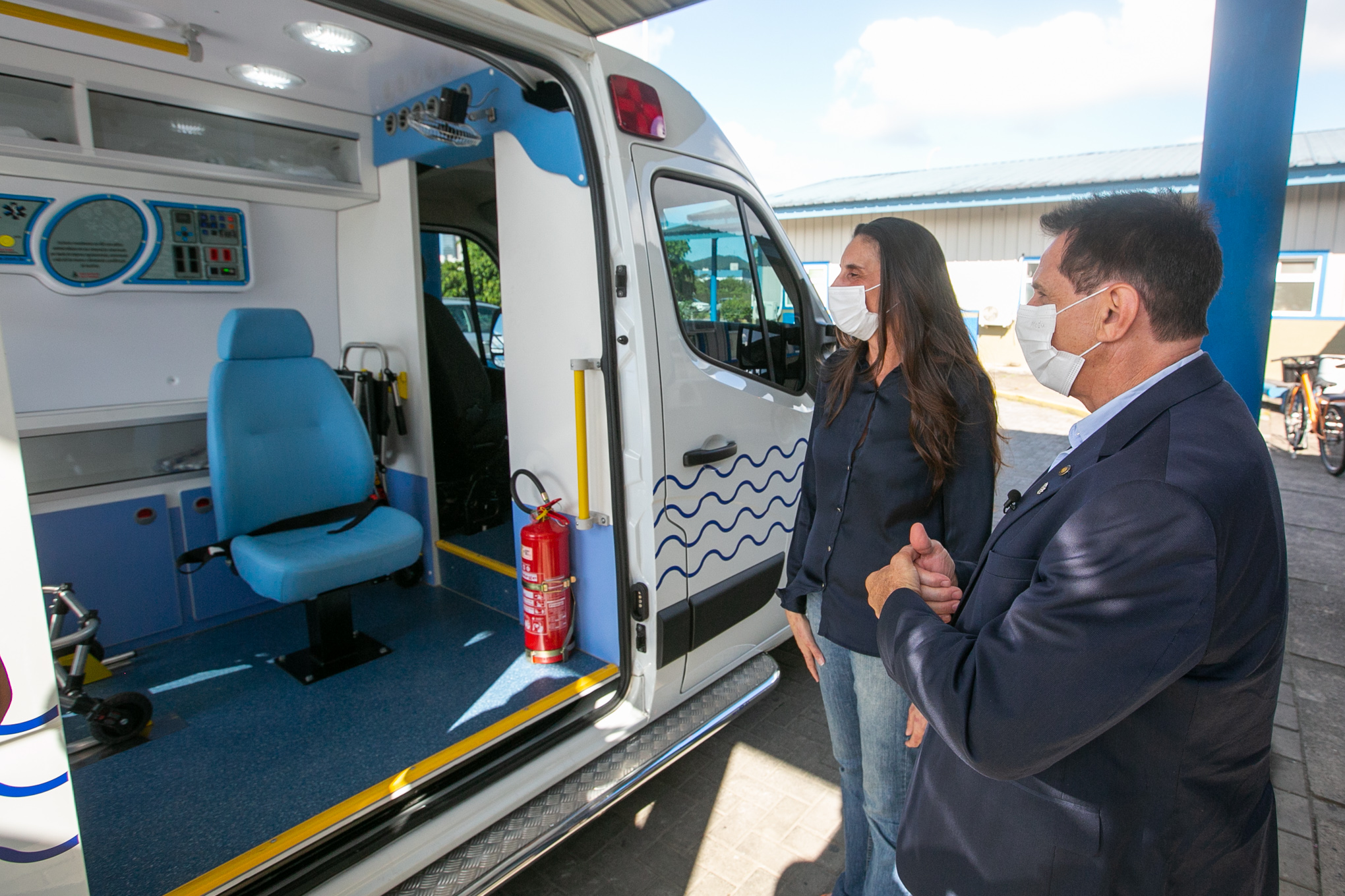 Deputado Coronel Mocellin (Republicanos) e diretora geral do Hospital Municipal Ruth Cardoso, Syntia Sorgato