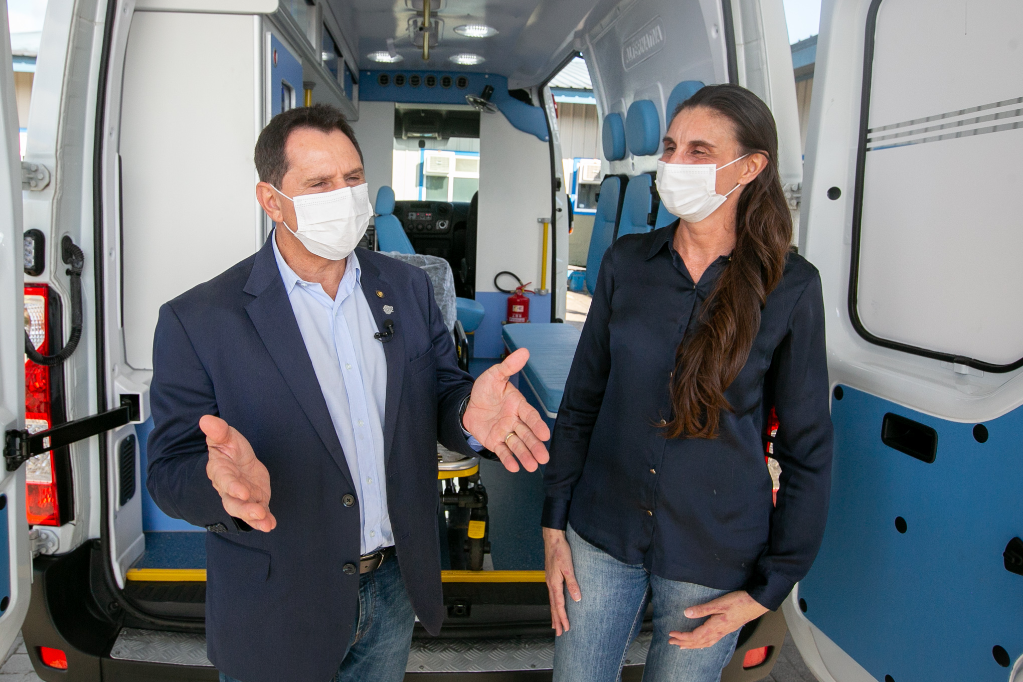 Deputado Coronel Mocellin (Republicanos) e diretora geral do Hospital Municipal Ruth Cardoso, Syntia Sorgato