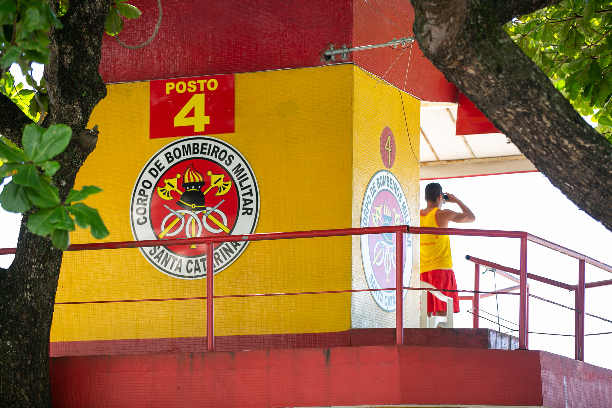 Posto de guarda-vidas na praia Central de Balneário Camboriú