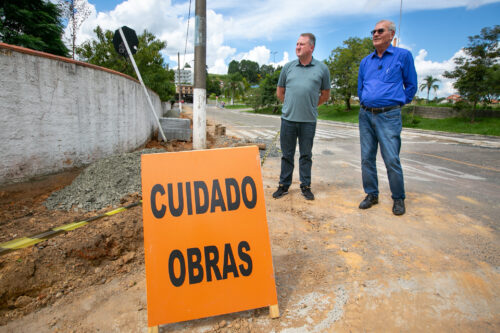 Melhorias no calçamento e apoio à Saúde em Rio Negrinho