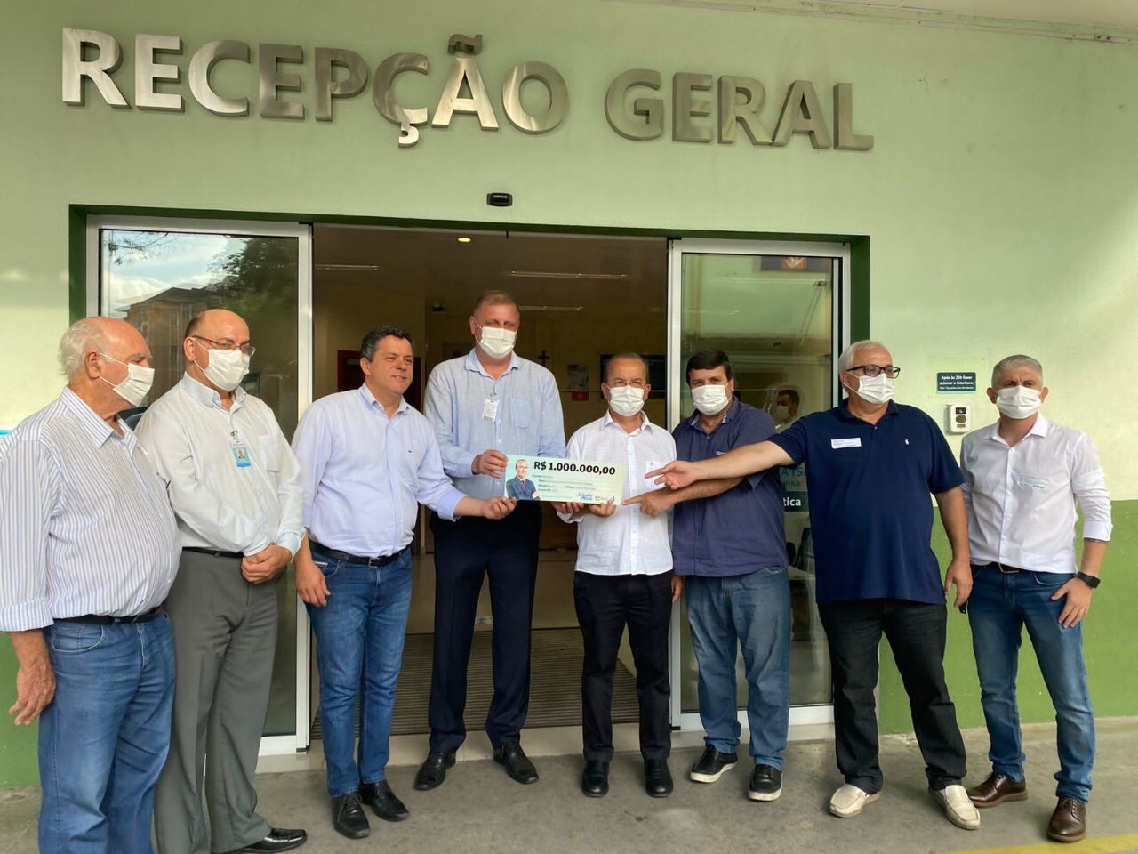 Deputado Ivan Naatz e senador Jorginho Mello anunciam recursos para o setor hospitalar de Blumenau e região . Divulgação.