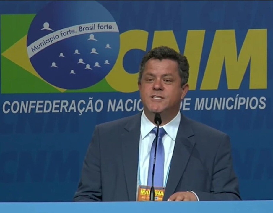 Deputado Ivan Naatz (PL) discursou em defesa do turismo na abertura do evento. Divulgação.