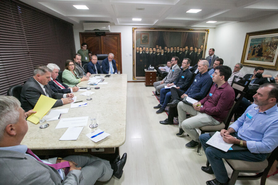 PRESIDÊNCIA - Reunião entre representantes do setor leiteiro, deputados e governo