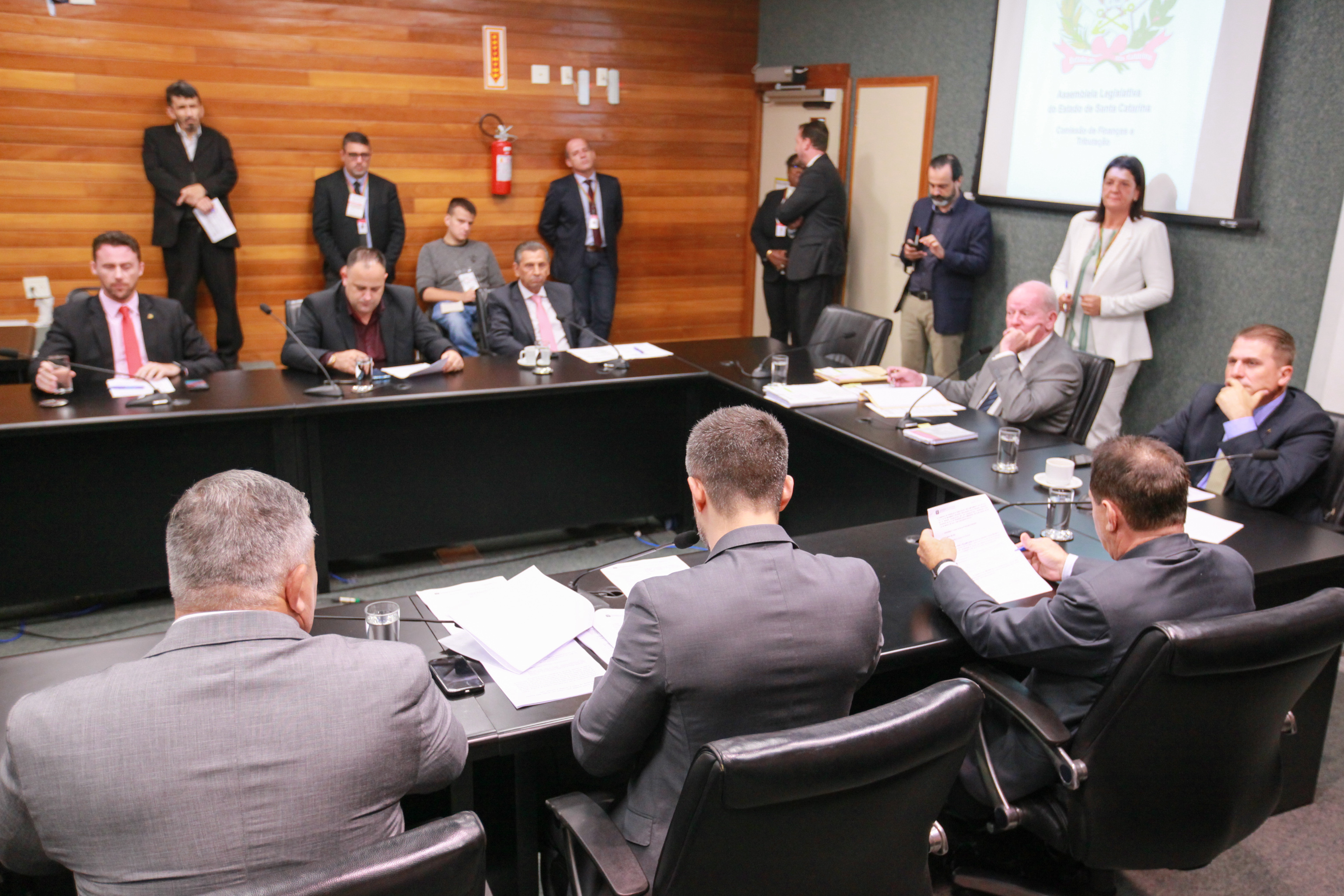- Comissão de Finanças e Tributação