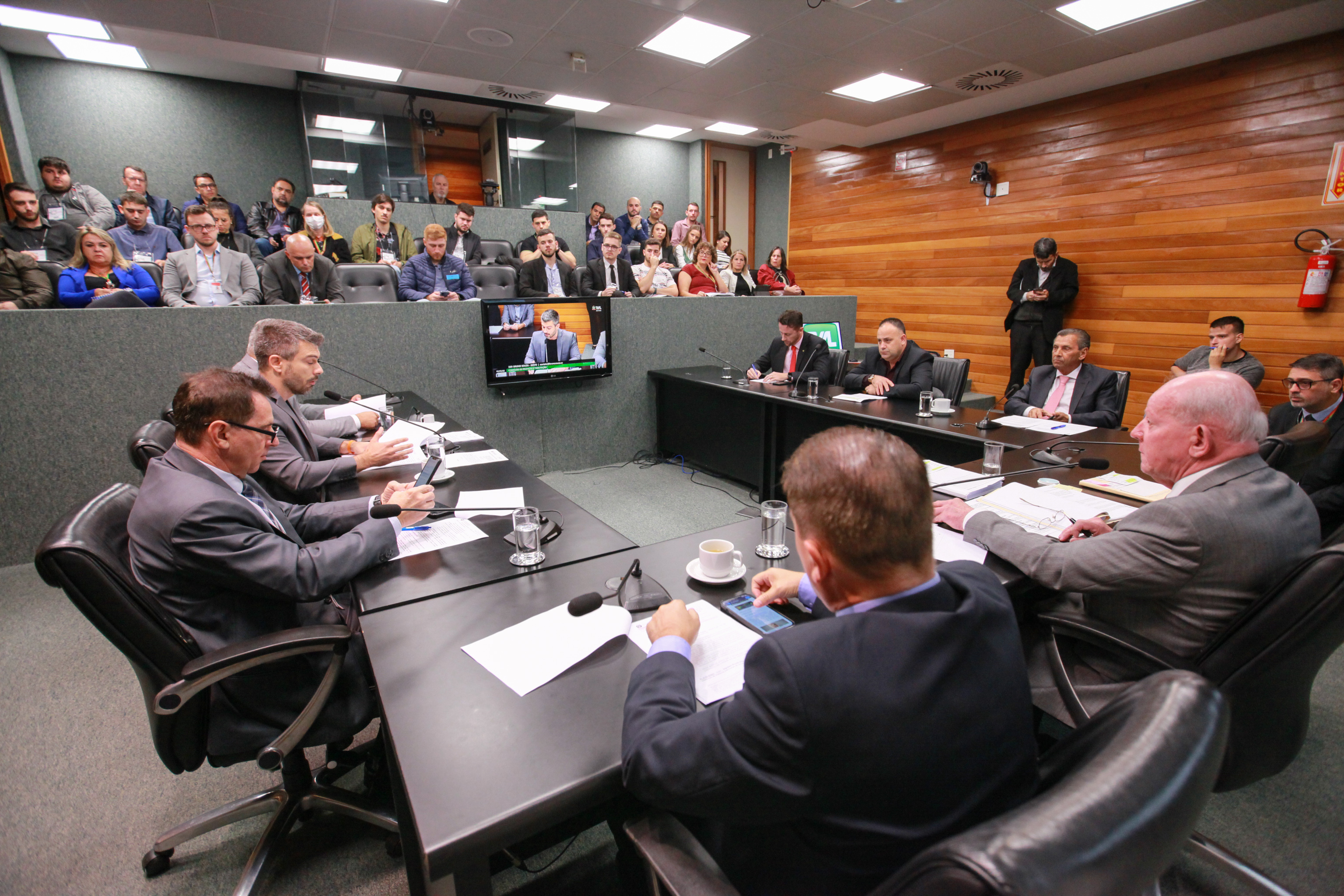 - Comissão de Finanças e Tributação