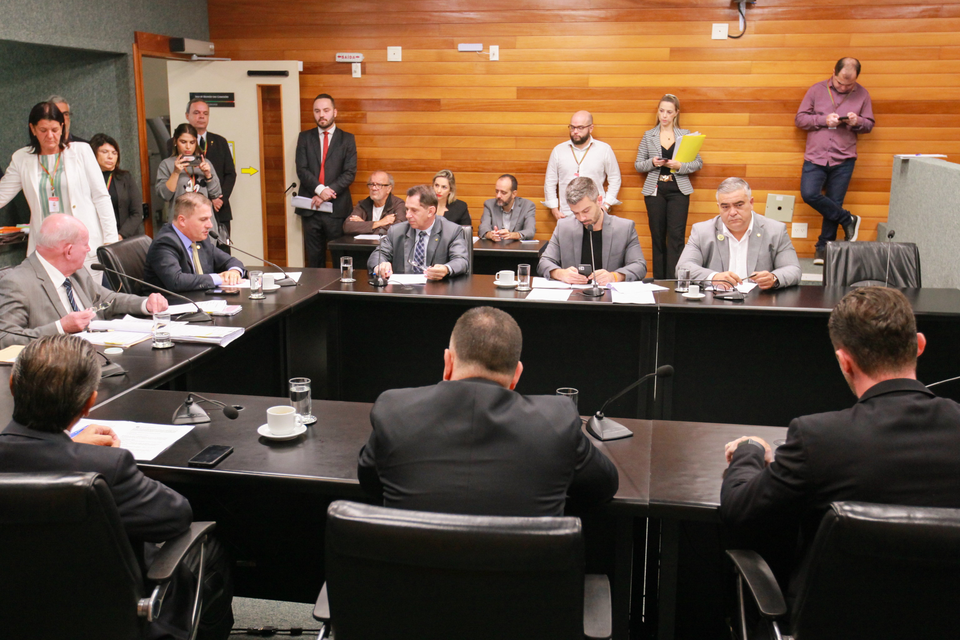 - Comissão de Finanças e Tributação