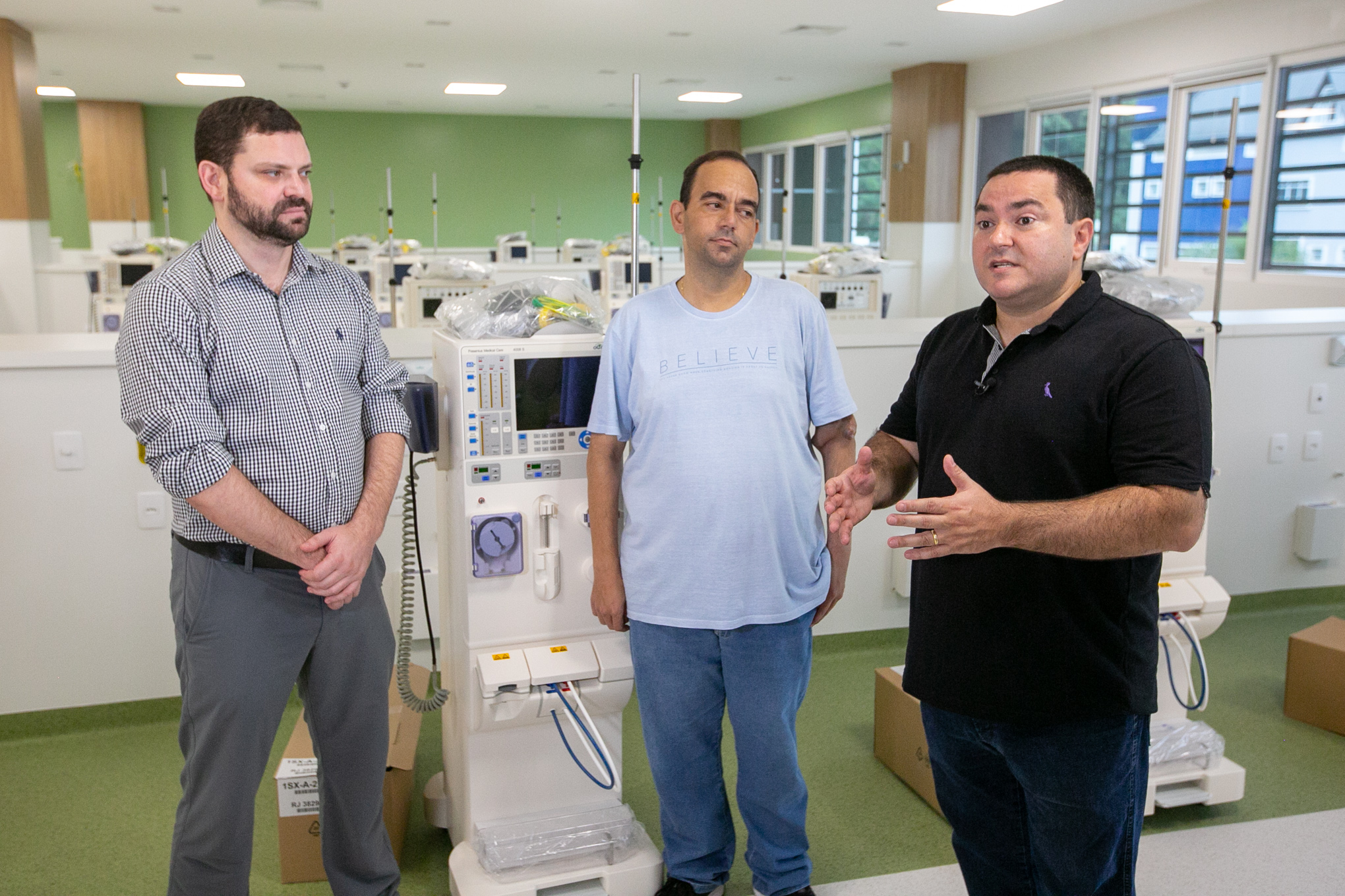 Diretor executivo da Associação Renal Vida, Tarcísio Steffens, paciente Vilson Júnior e deputado Ricardo Alba (União Brasil)