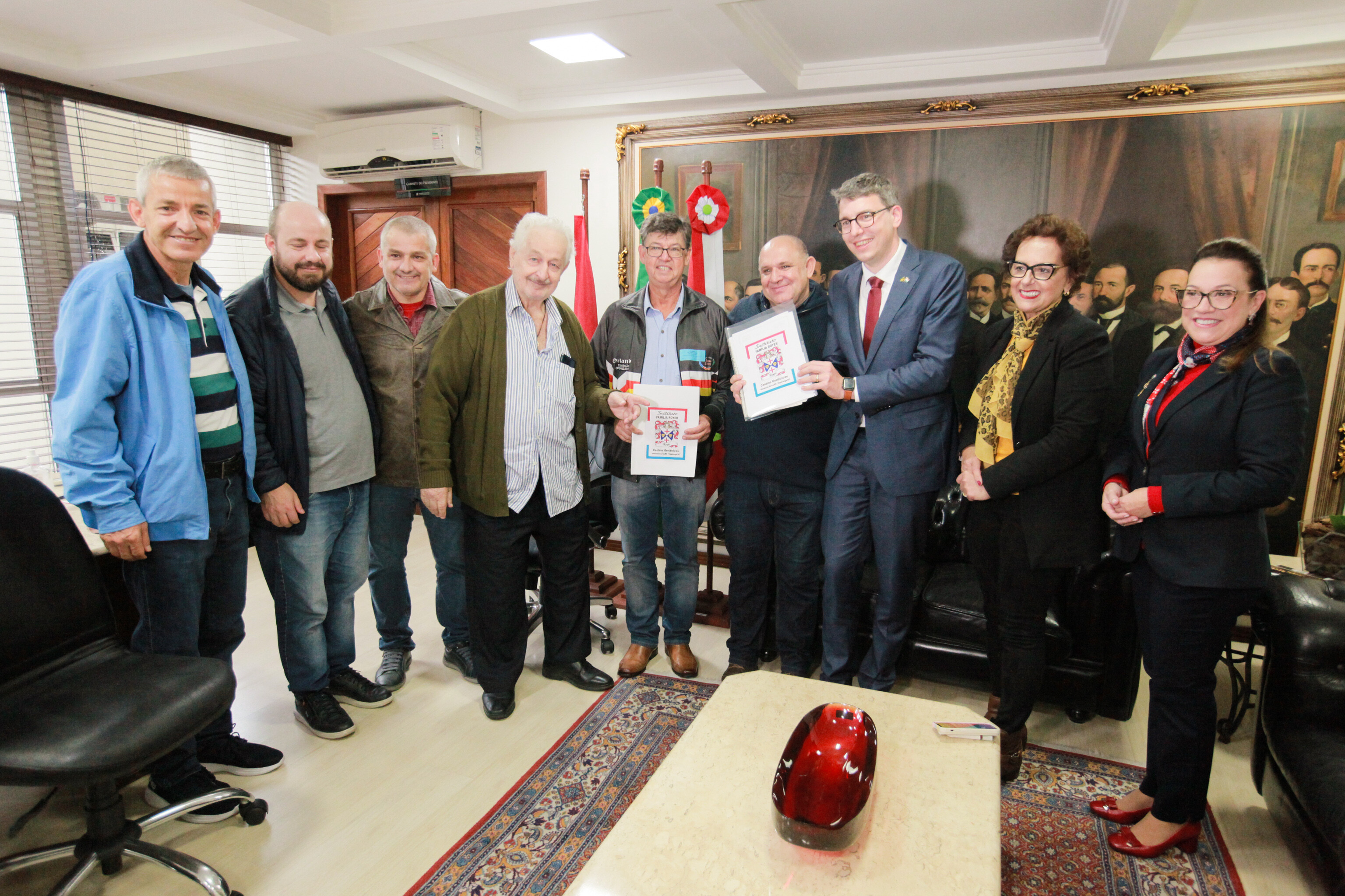 Integrantes do Instituto Família Royer, de Itapiranga e São João do Oeste, prestigiaram a visita