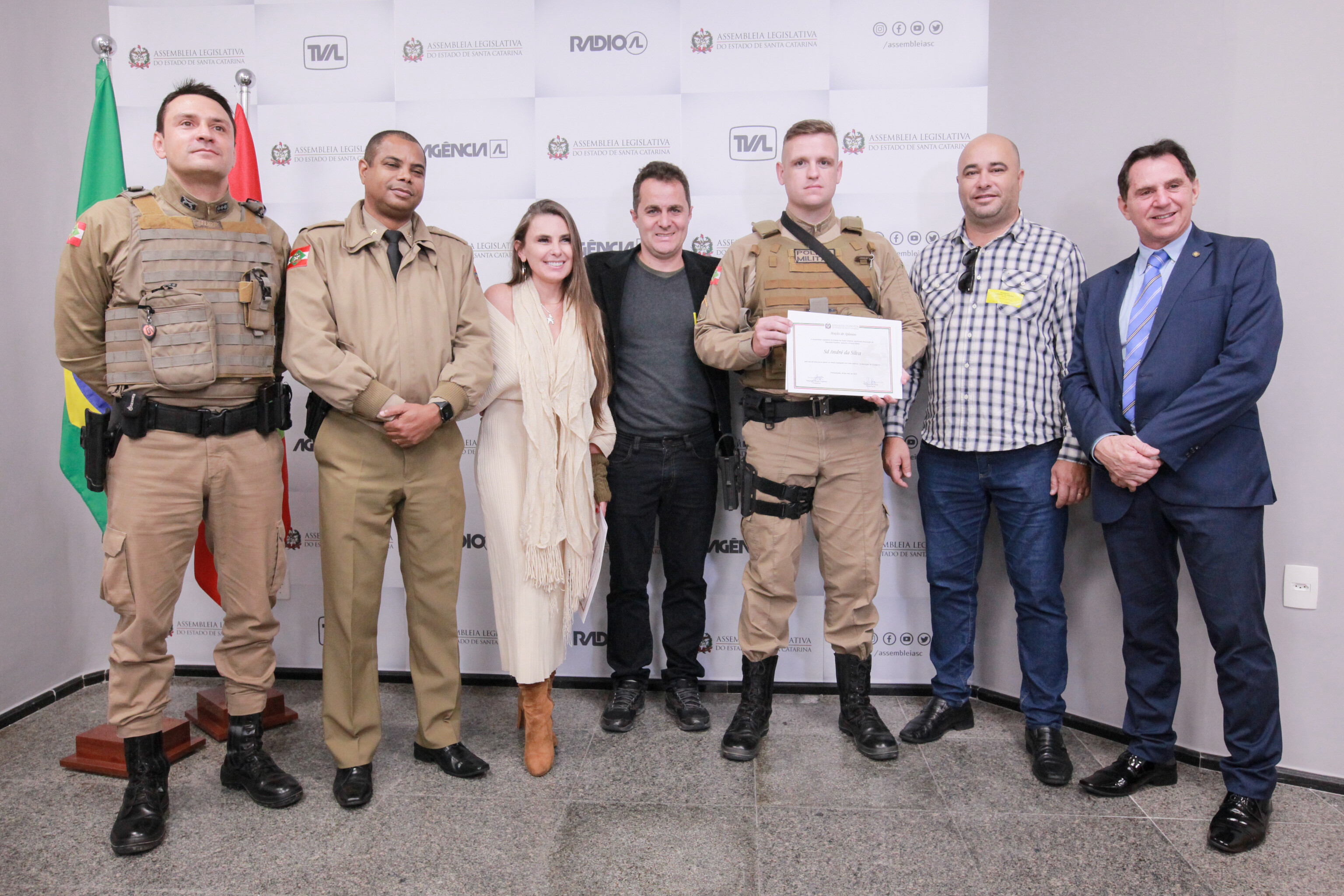 Soldados da PM de Tijucas recebem moção de aplauso