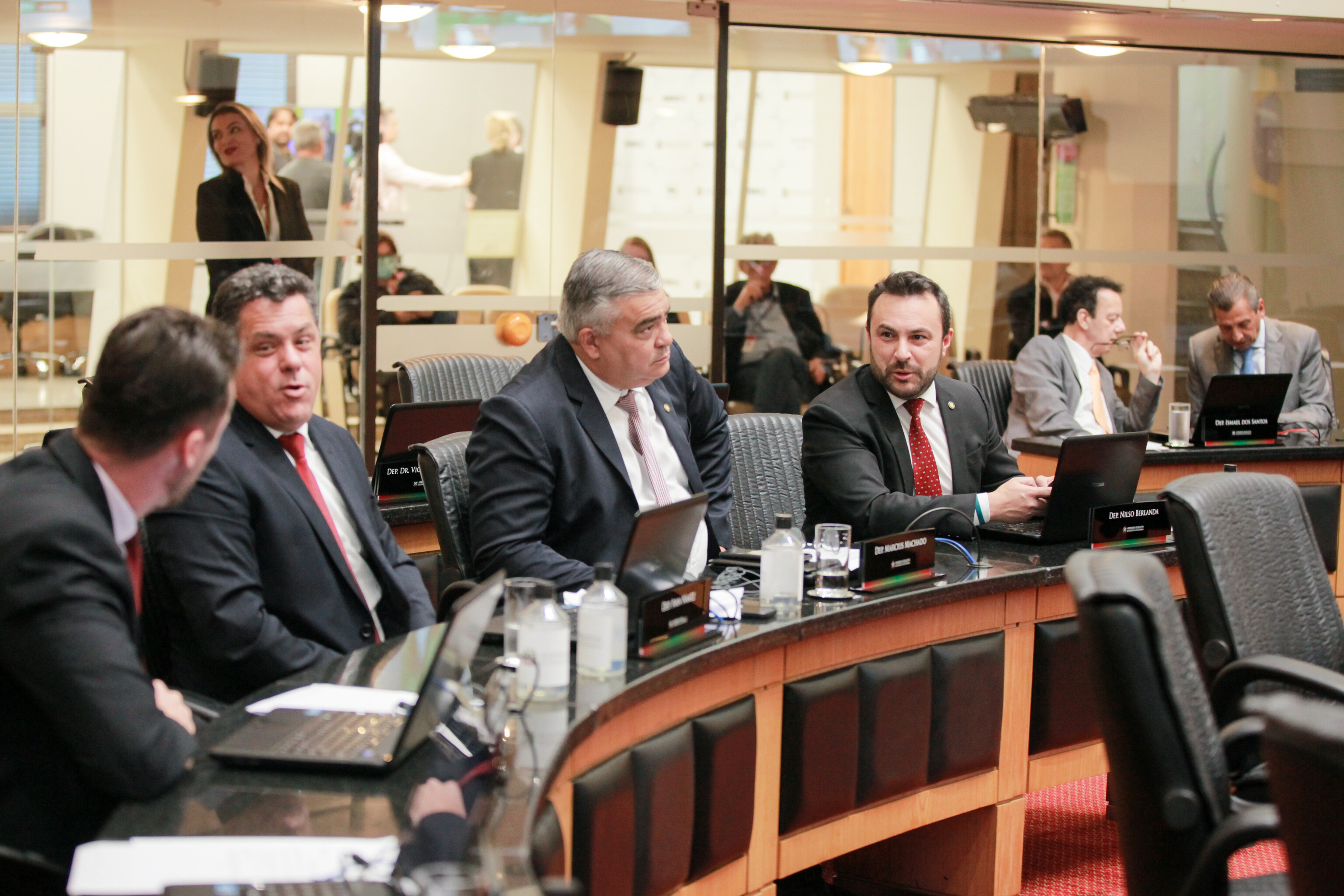 Deputados debatem ICMS sobre combustíveis e fila de cirurgia eletivas