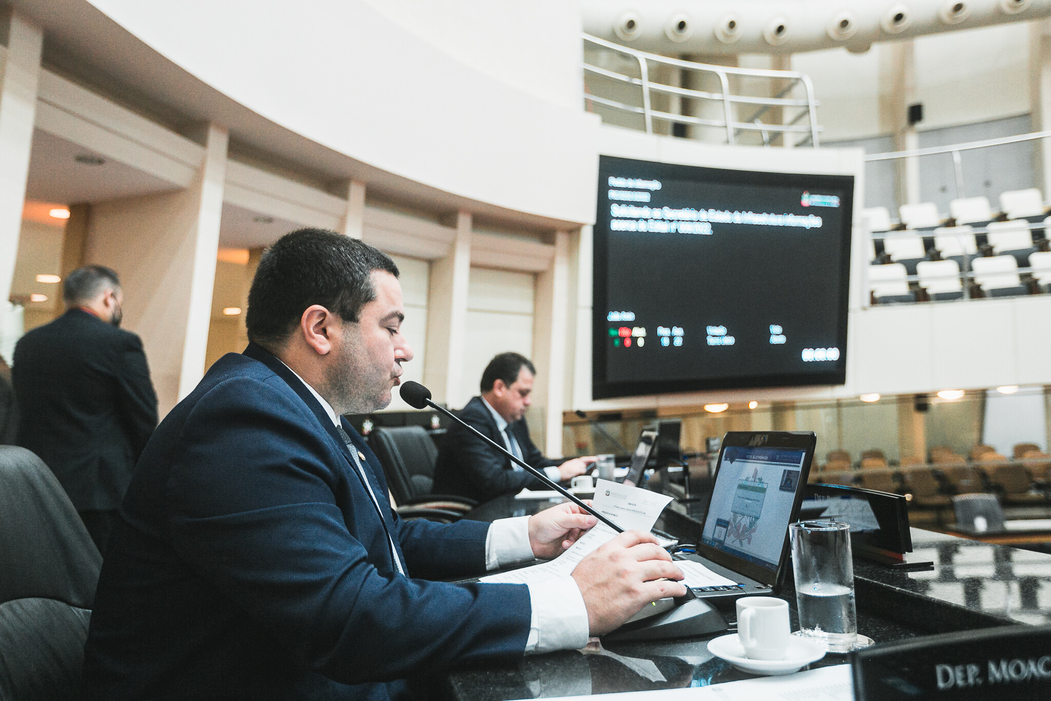 Plenário da Alesc repercute apoio às forças de segurança e teto para ICMS nos estados