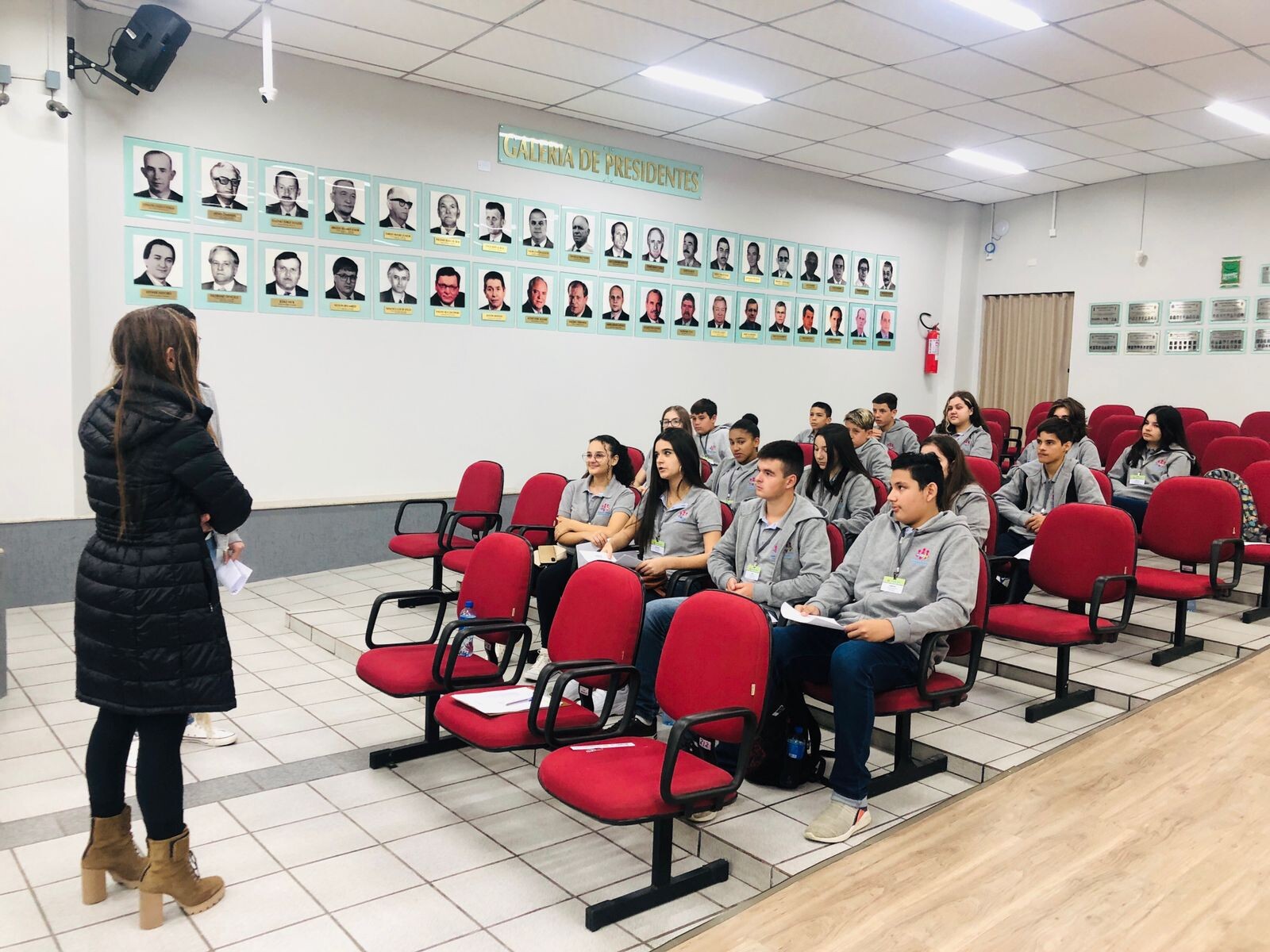 Deputada Paulinha e vereadores mirins de Guaramirim
